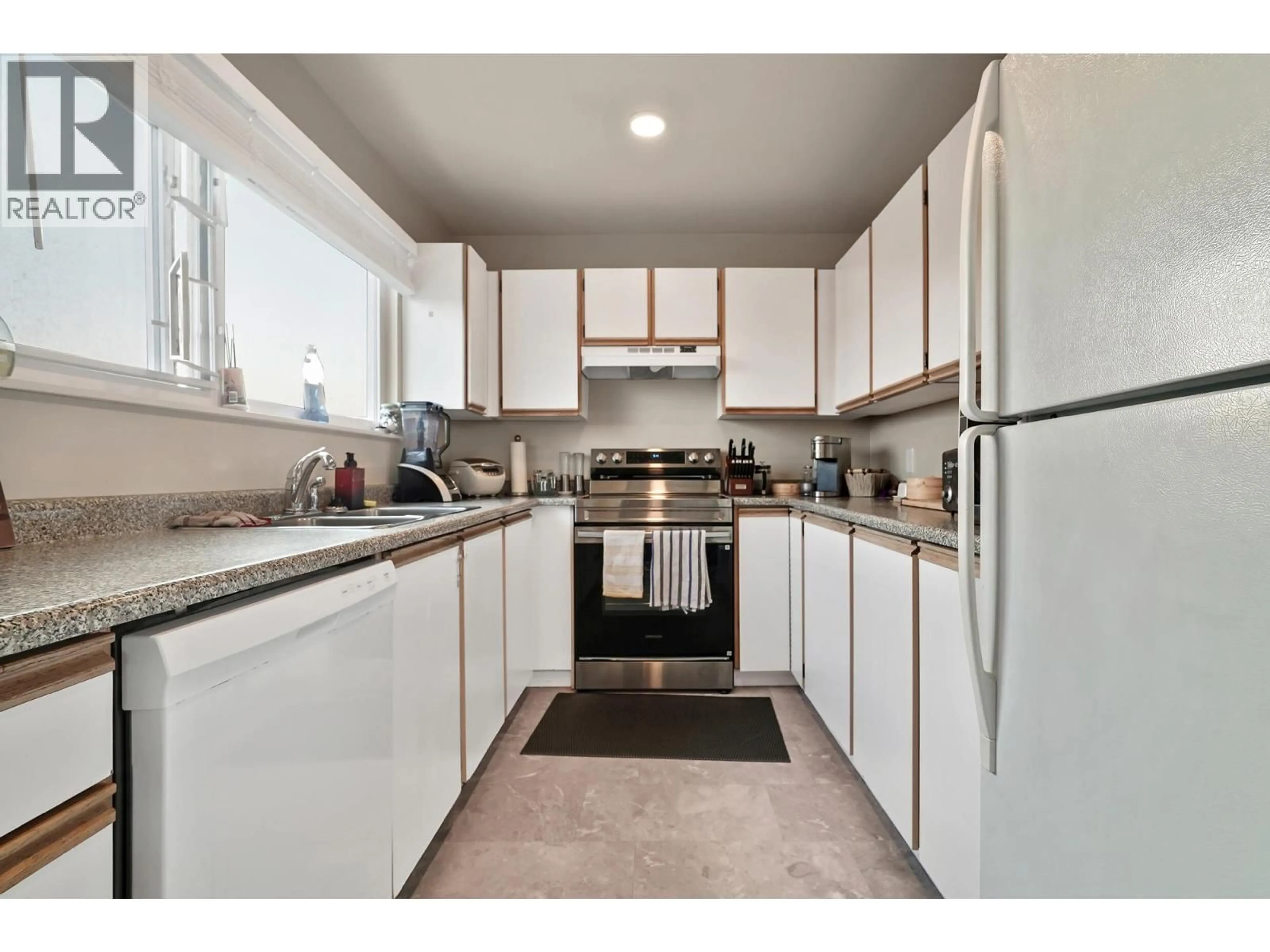 Standard kitchen, unknown for 201 - 918 RODERICK AVENUE, Coquitlam British Columbia V3K1R1