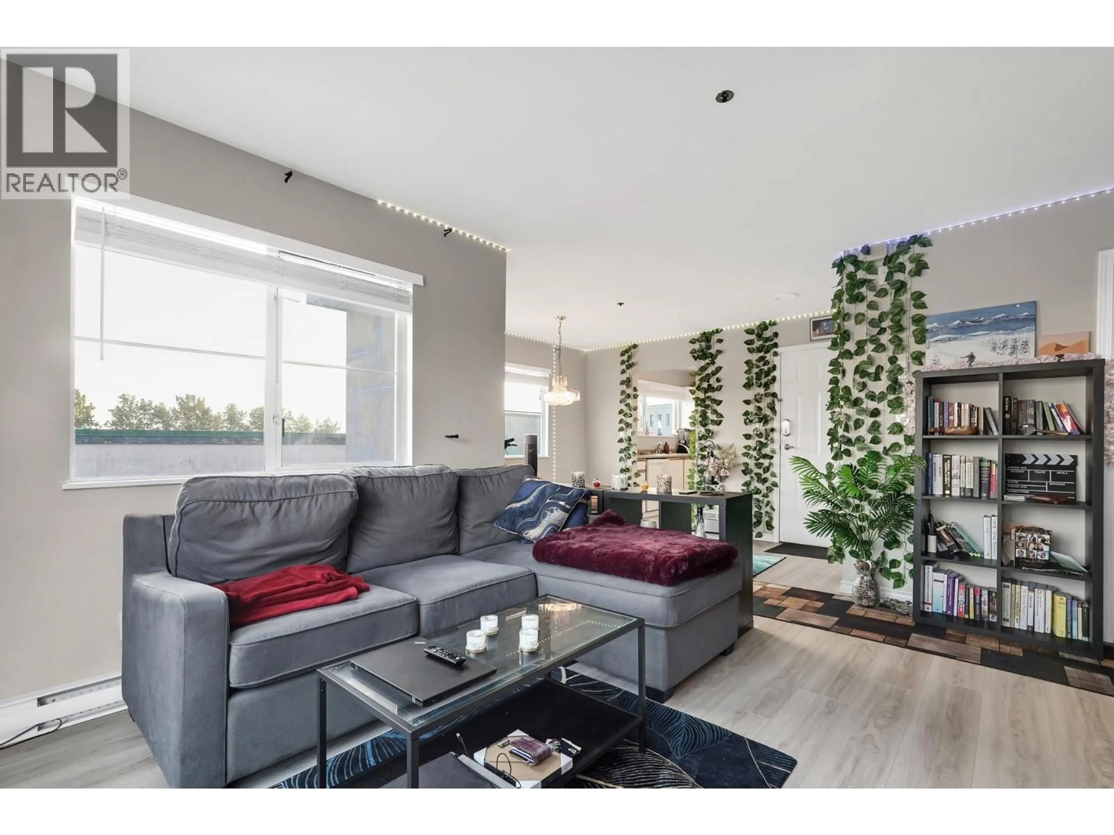 Living room with furniture, unknown for 201 - 918 RODERICK AVENUE, Coquitlam British Columbia V3K1R1