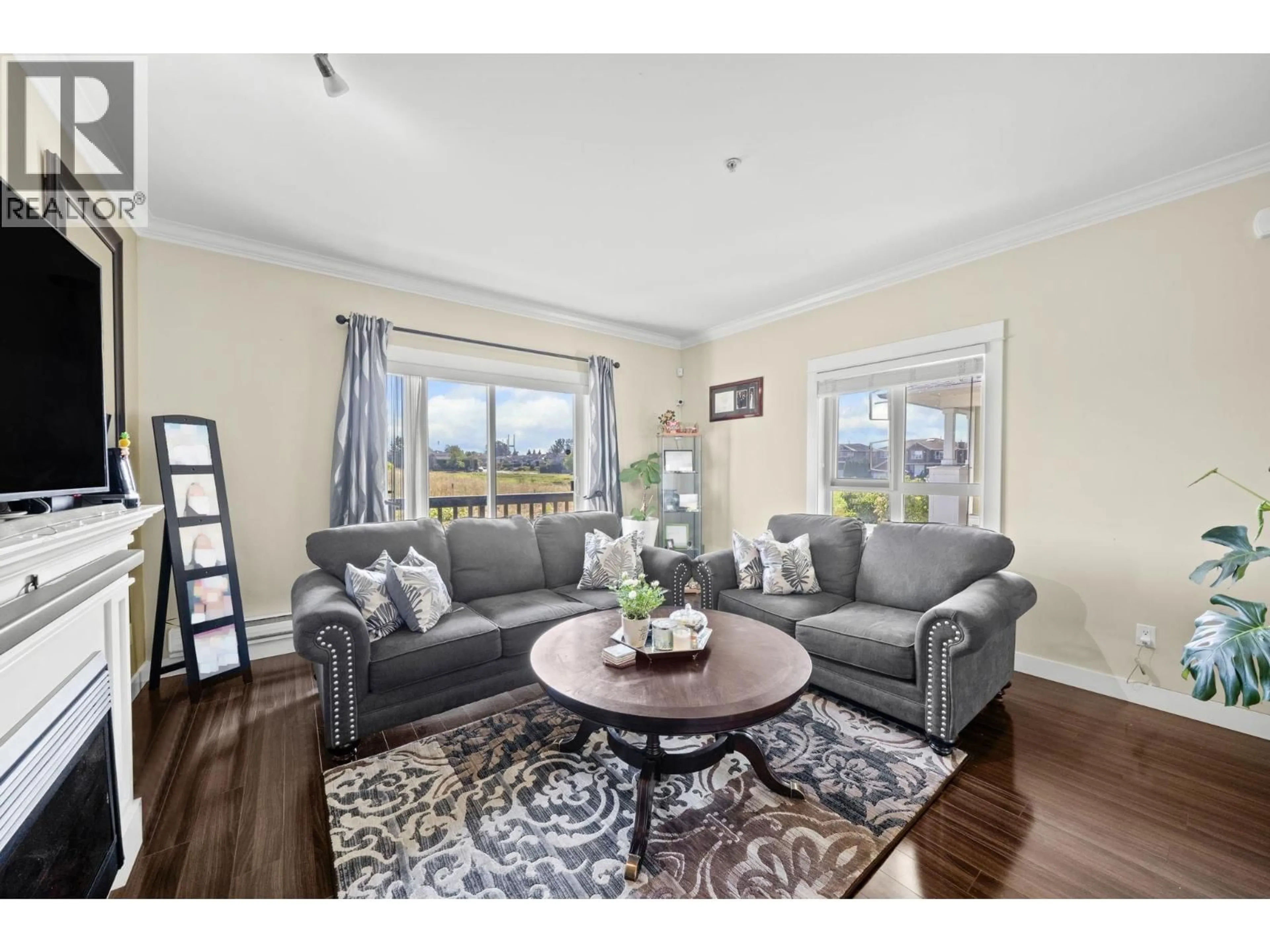 Living room with furniture, wood/laminate floor for 30 - 1130 EWEN AVENUE, New Westminster British Columbia V3M5E4