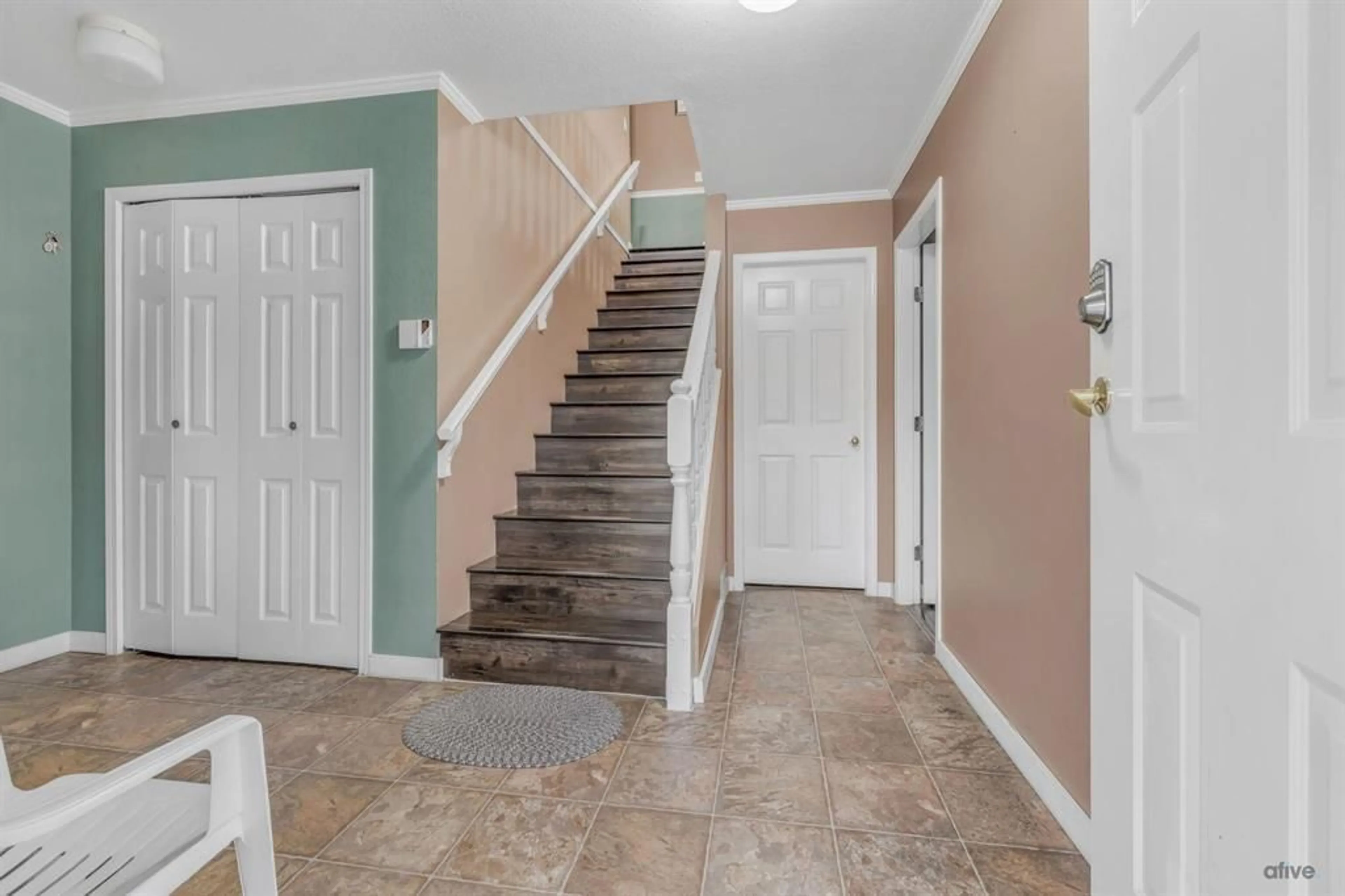 Indoor entryway for 15756 82, Surrey British Columbia V4N0R7
