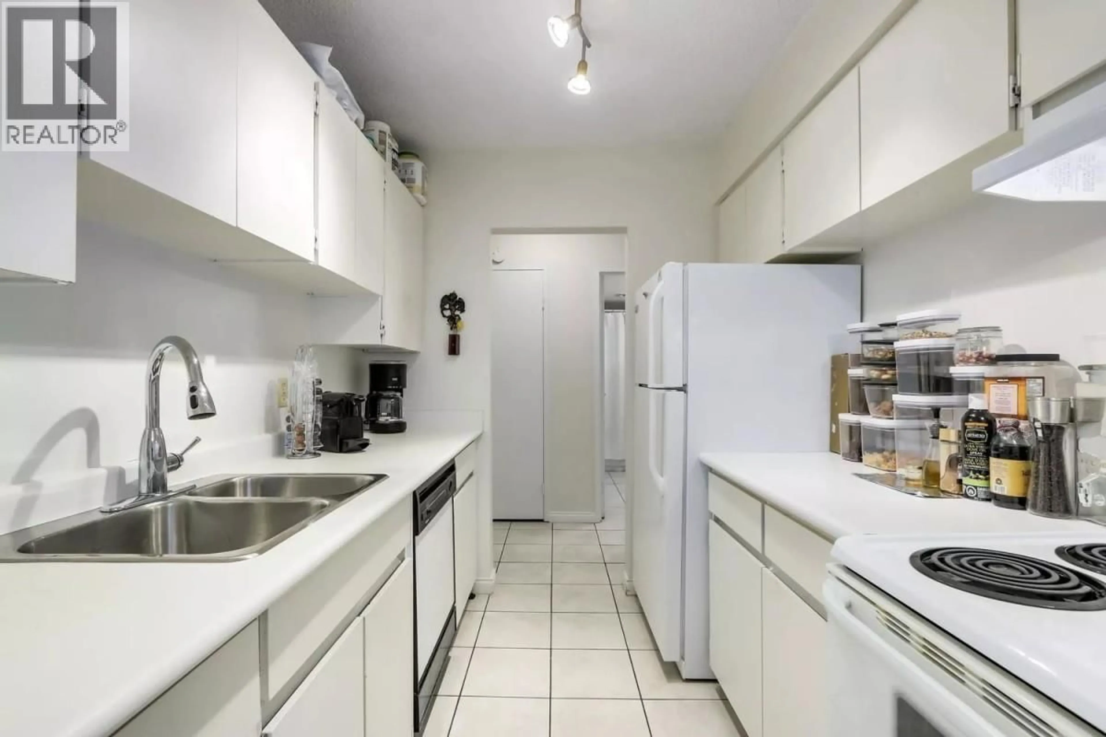 Standard kitchen, unknown for 1304 - 2020 FULLERTON AVENUE, North Vancouver British Columbia V7P3G3