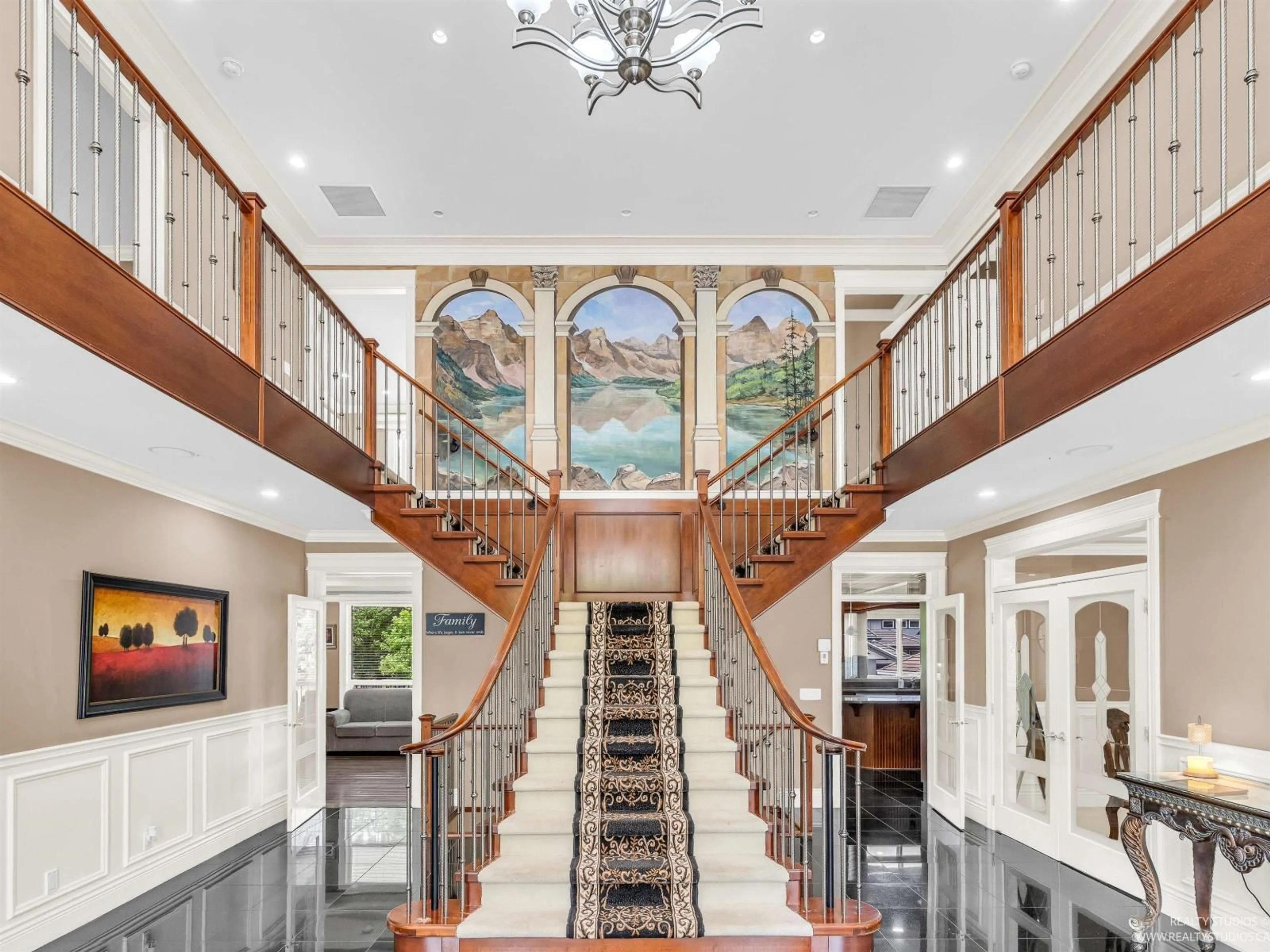 Indoor foyer for 5733 136B, Surrey British Columbia V3X3N9