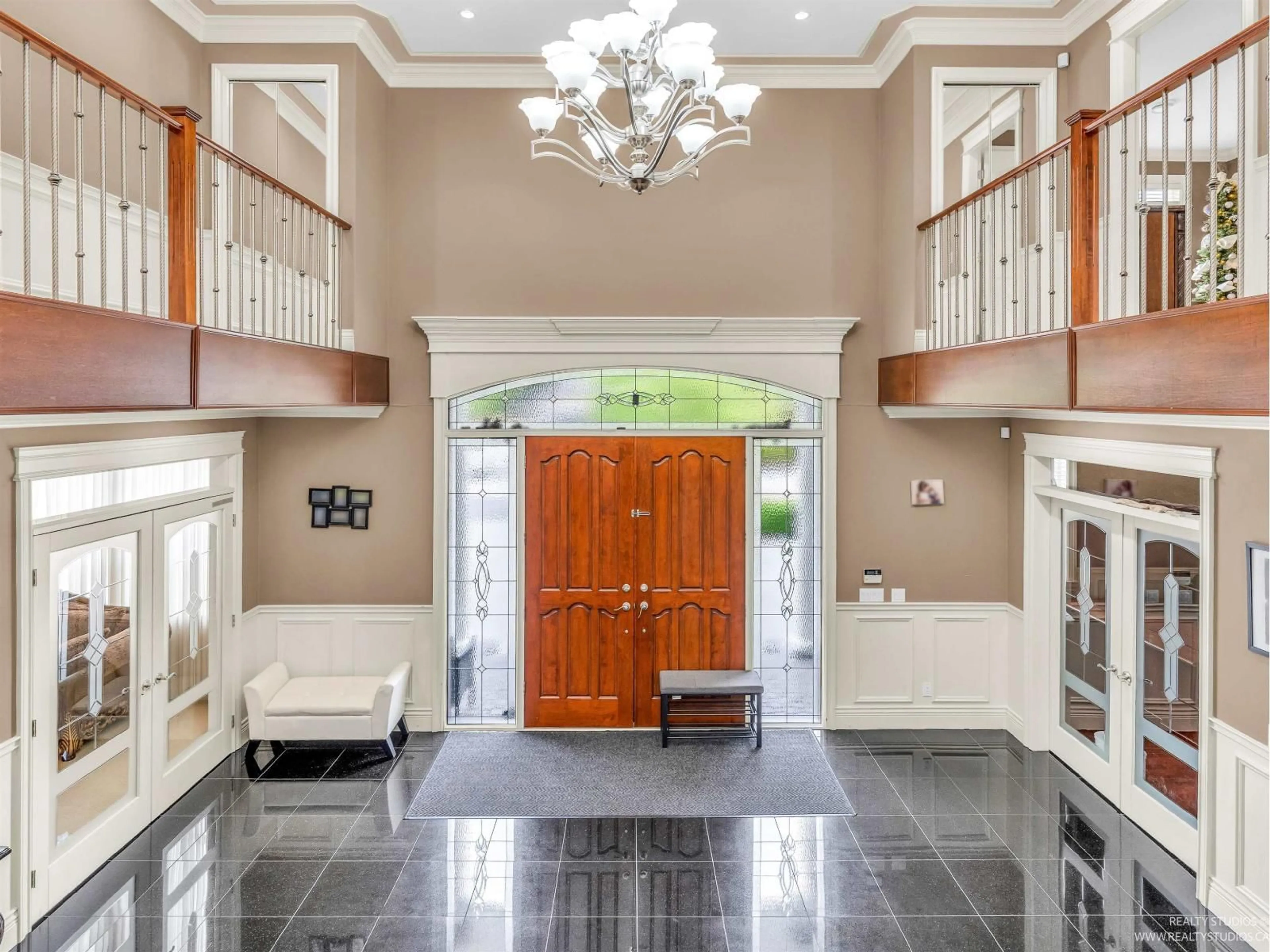 Indoor foyer for 5733 136B, Surrey British Columbia V3X3N9