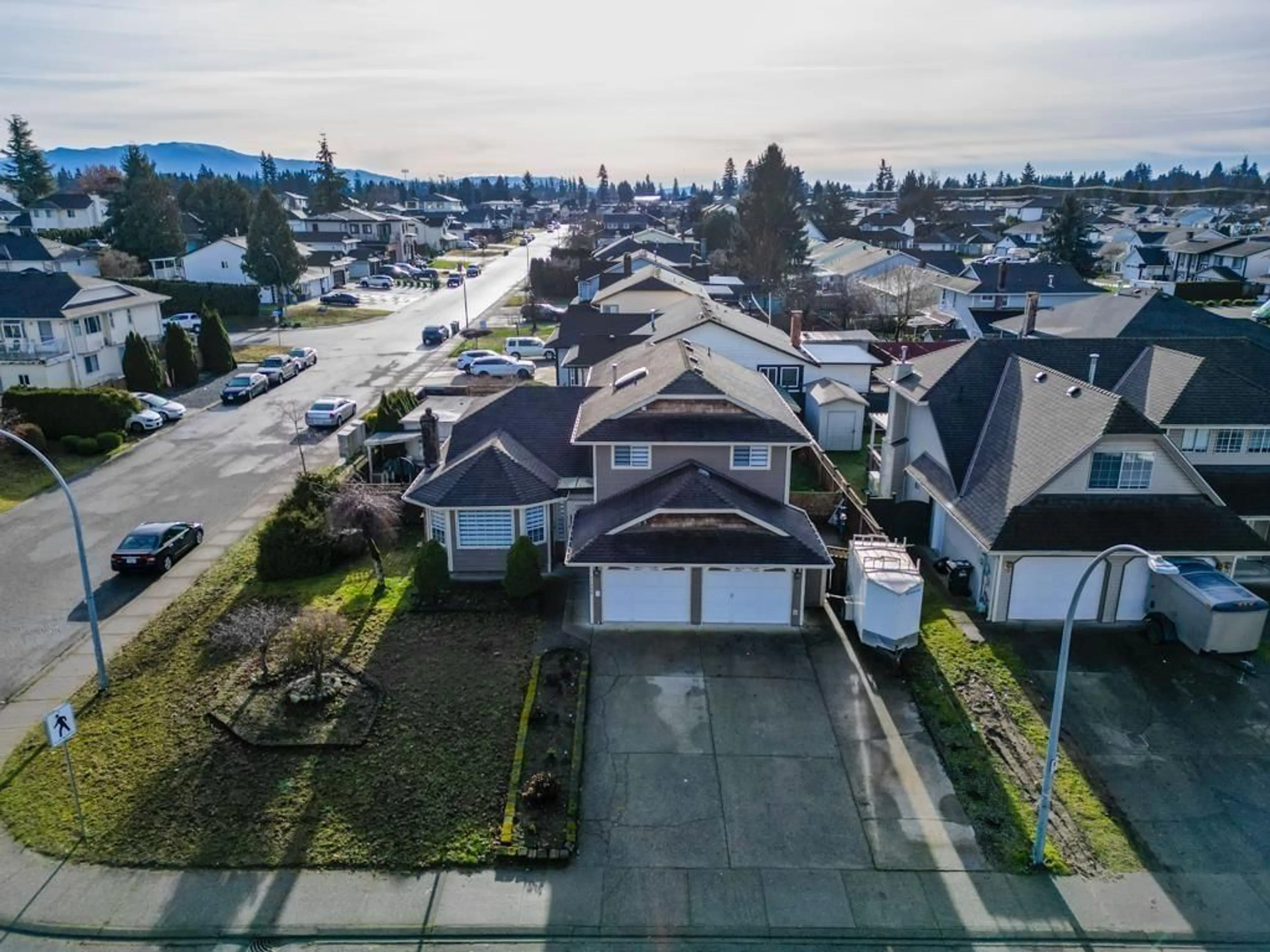 A pic from outside/outdoor area/front of a property/back of a property/a pic from drone, street for 32066 SORRENTO, Abbotsford British Columbia V2T5B7