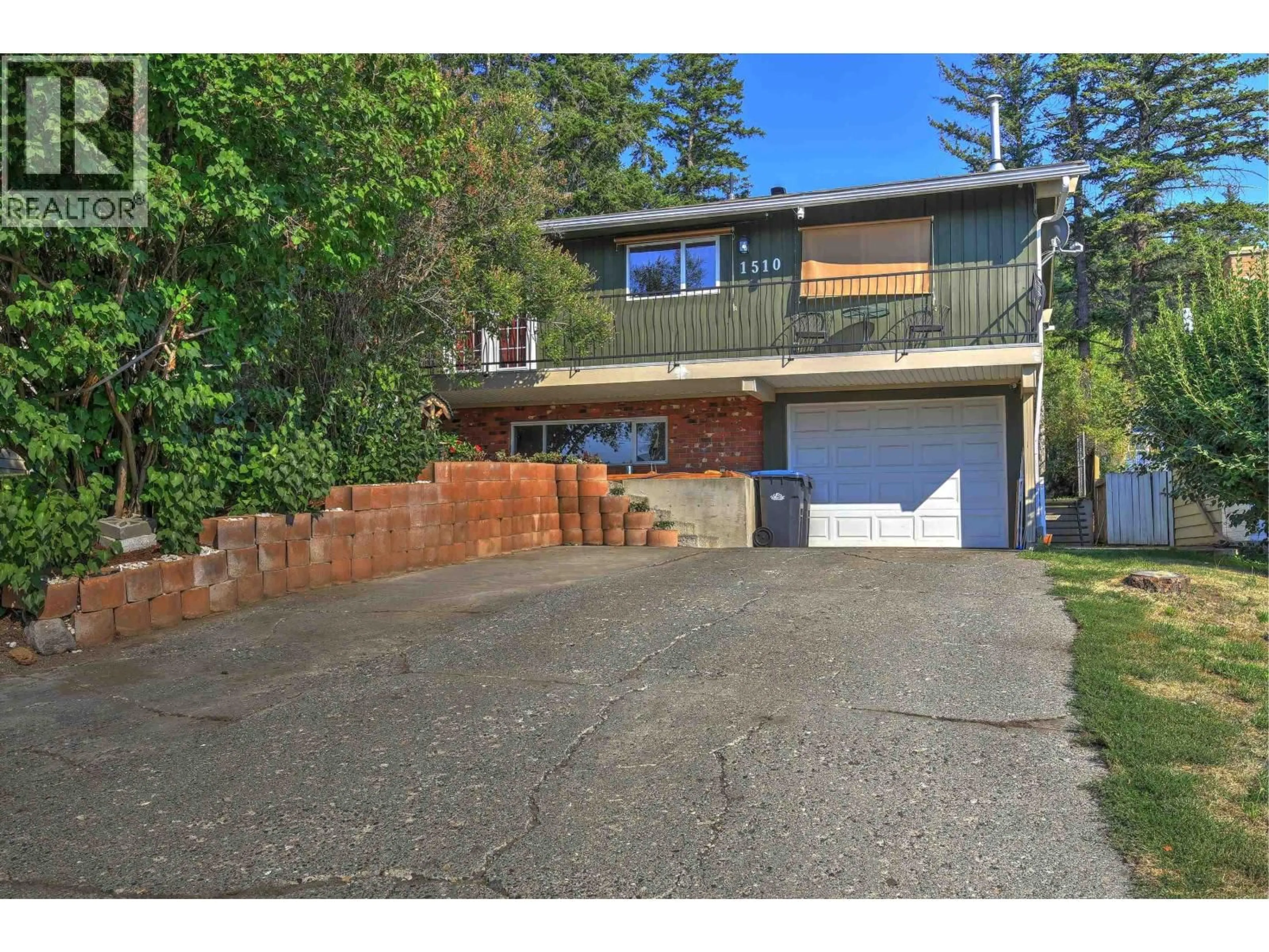 A pic from outside/outdoor area/front of a property/back of a property/a pic from drone, street for 1510 12TH AVENUE, Williams Lake British Columbia V2G3X4