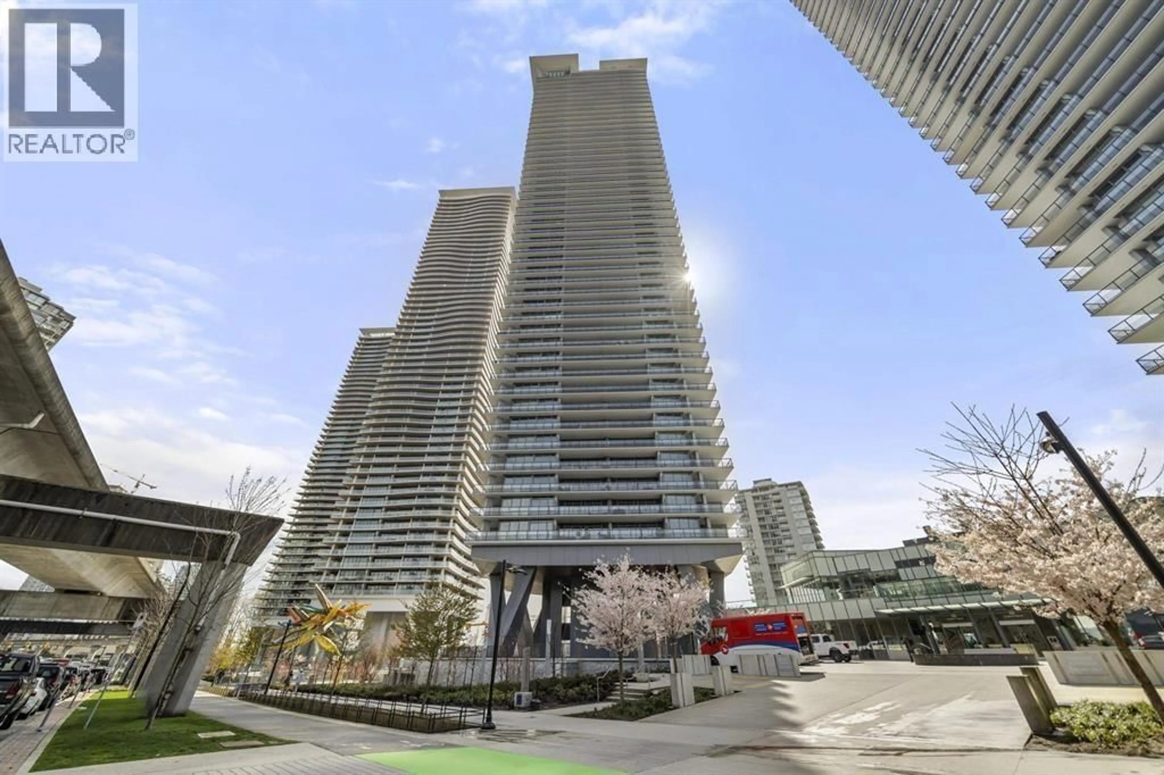 Patio, unknown for 1010 - 4730 LOUGHEED HIGHWAY, Burnaby British Columbia V5C0M9