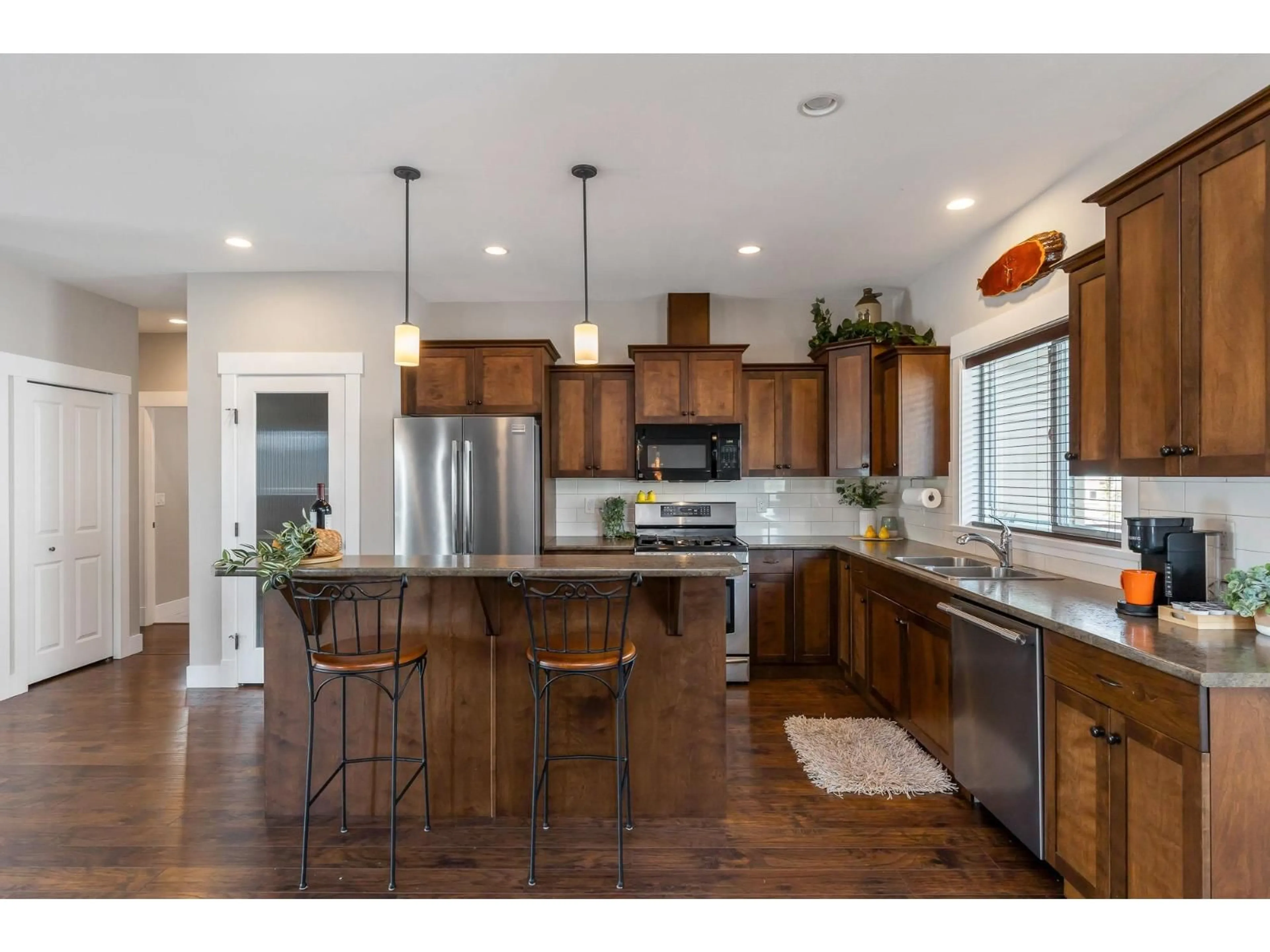 Open concept kitchen, wood/laminate floor for 7148 ROCHESTER AVENUE, Chilliwack British Columbia V2R2P3