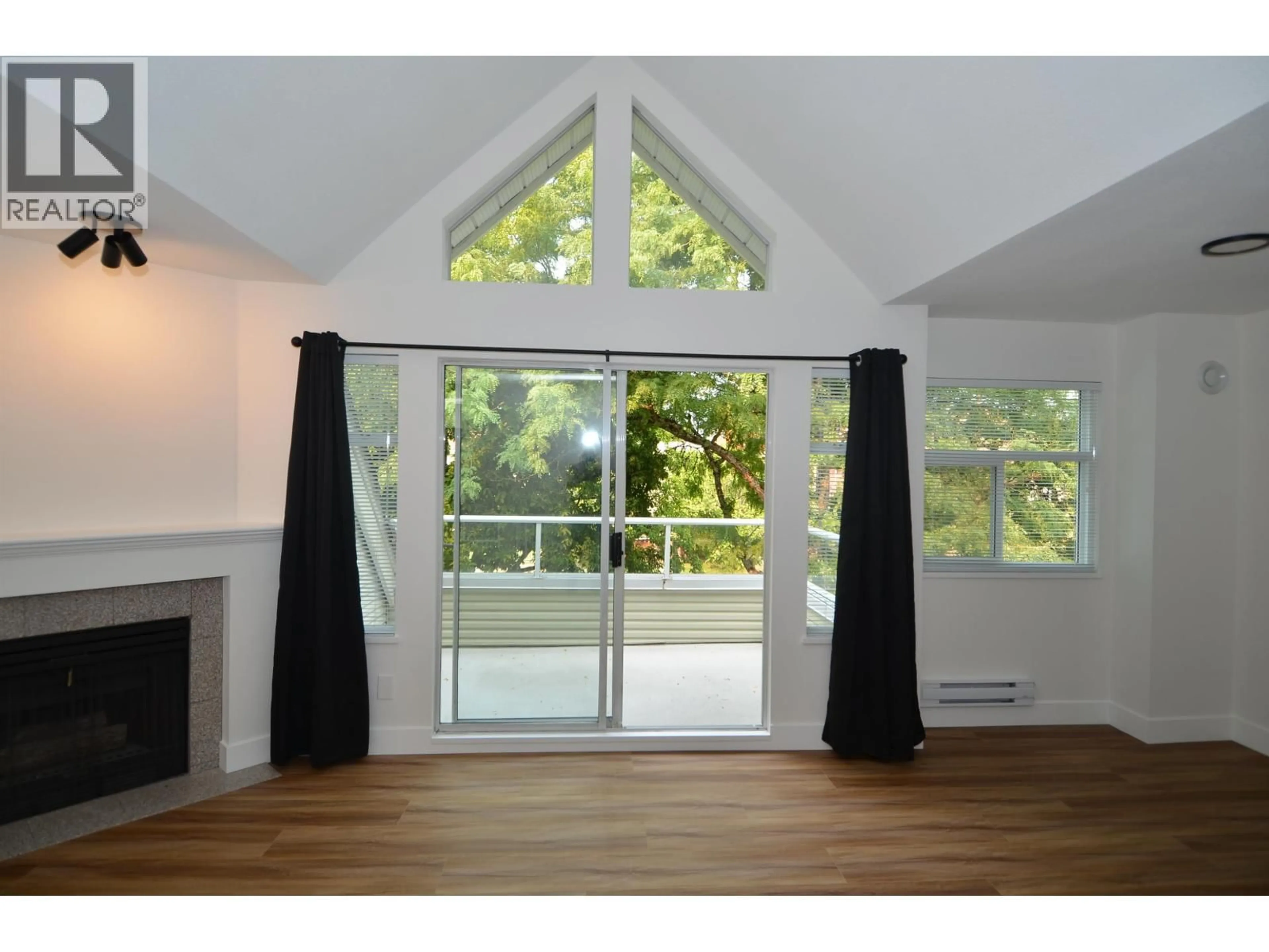 A pic of a room for 404 - 3638 RAE AVENUE AVENUE, Vancouver British Columbia V5R2P5