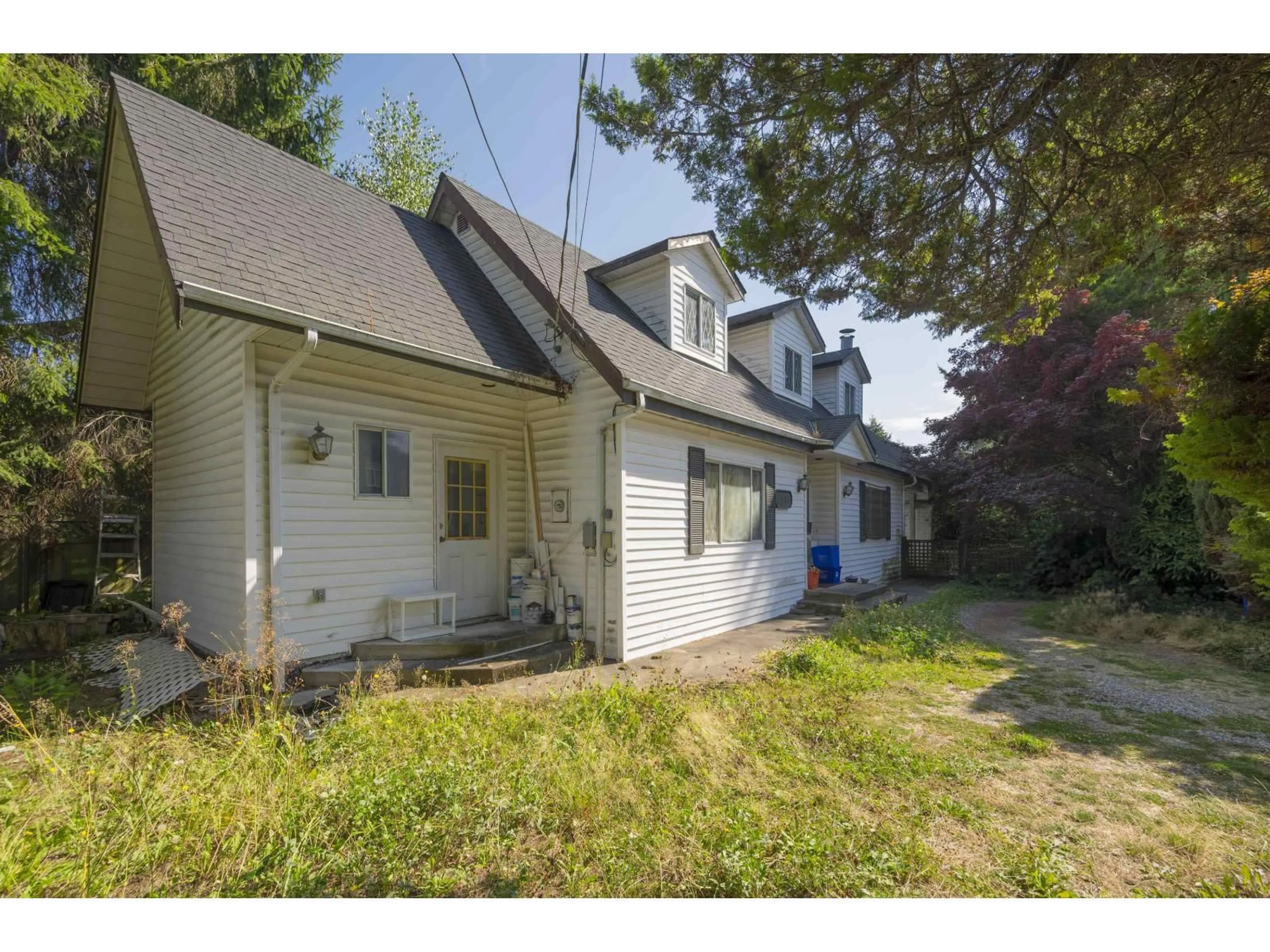 A pic from outside/outdoor area/front of a property/back of a property/a pic from drone, street for 1590 BISHOP, White Rock British Columbia V4K3K7
