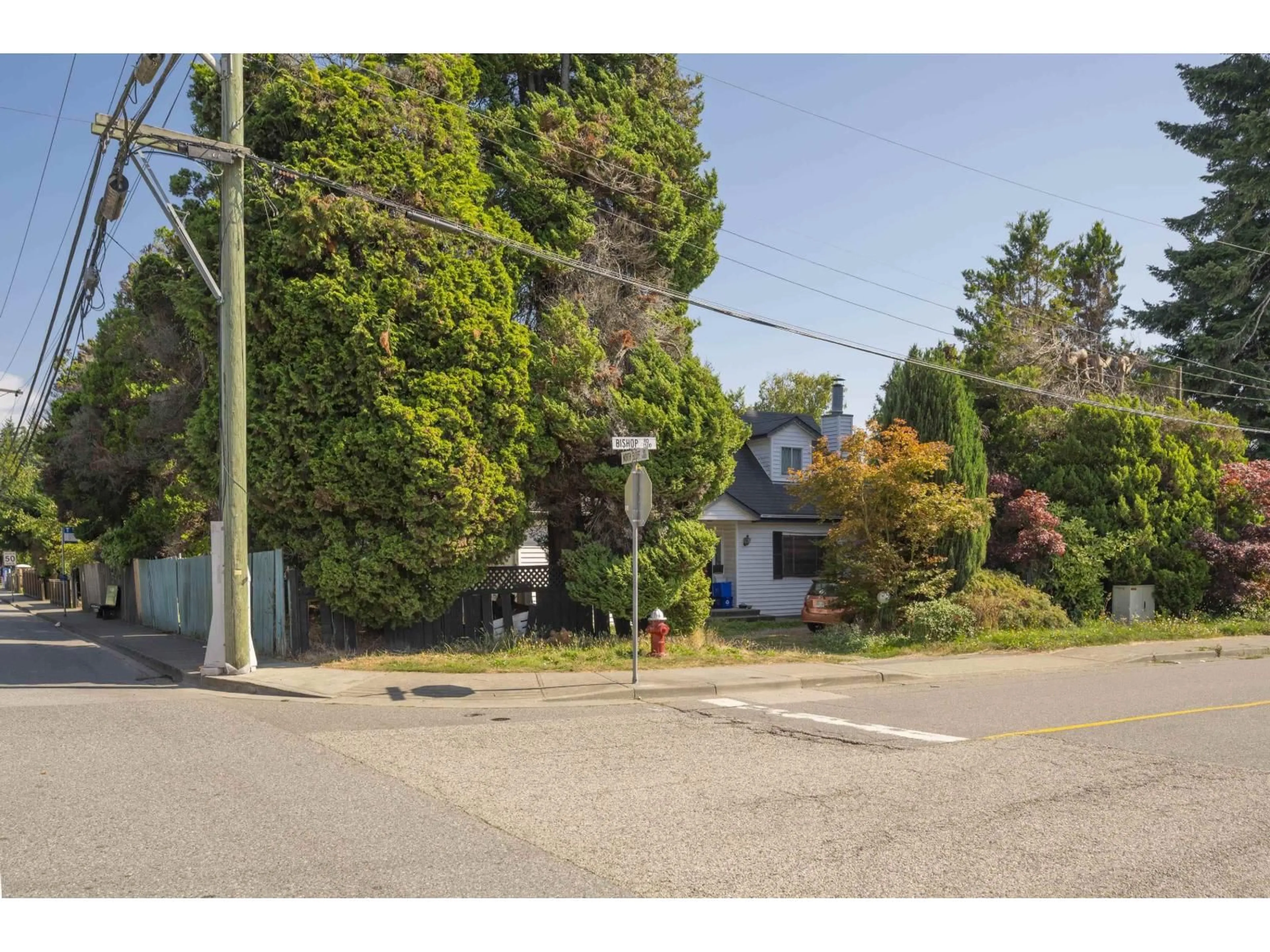A pic from outside/outdoor area/front of a property/back of a property/a pic from drone, street for 1590 BISHOP, White Rock British Columbia V4K3K7