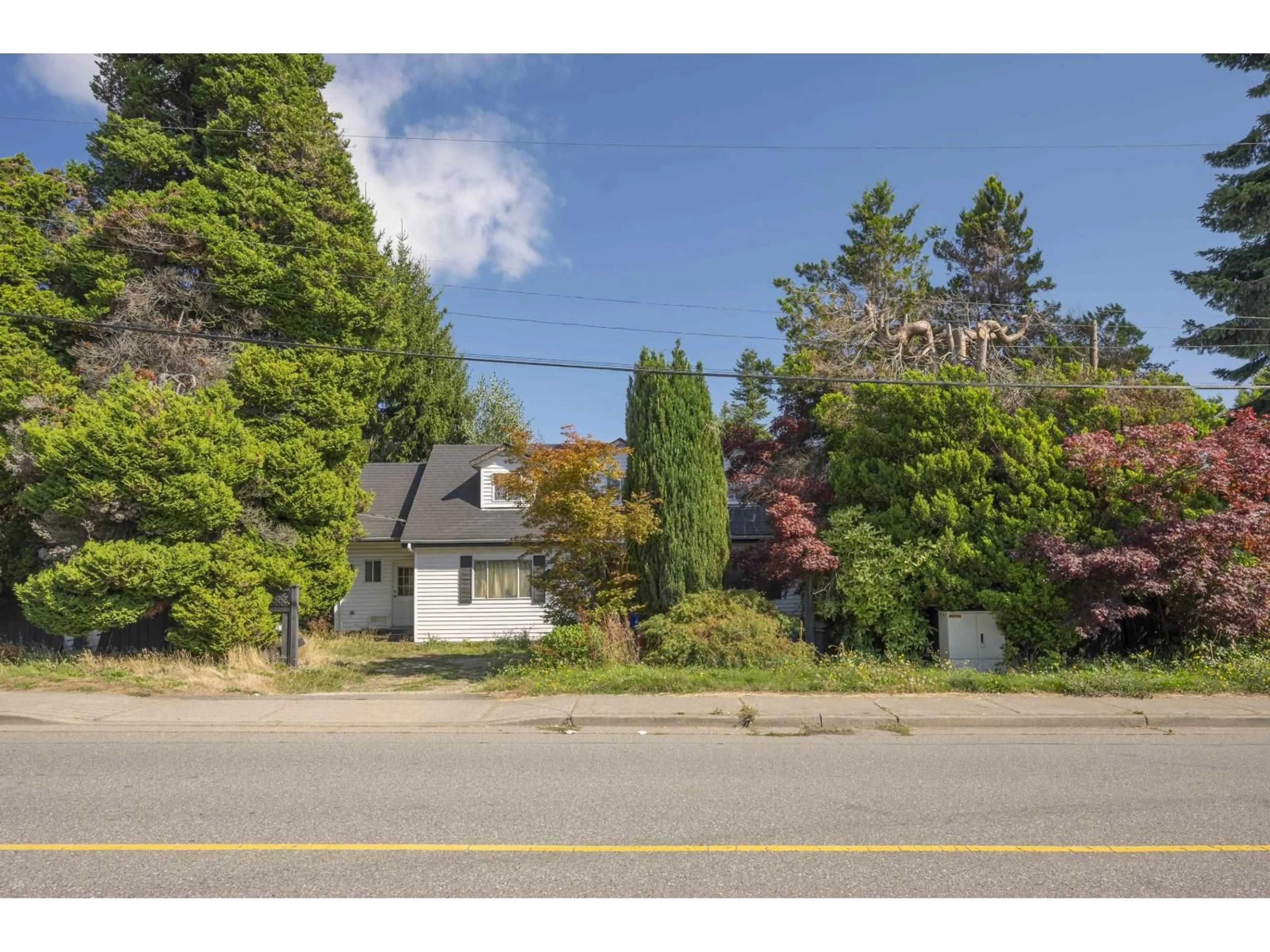A pic from outside/outdoor area/front of a property/back of a property/a pic from drone, street for 1590 BISHOP, White Rock British Columbia V4K3K7