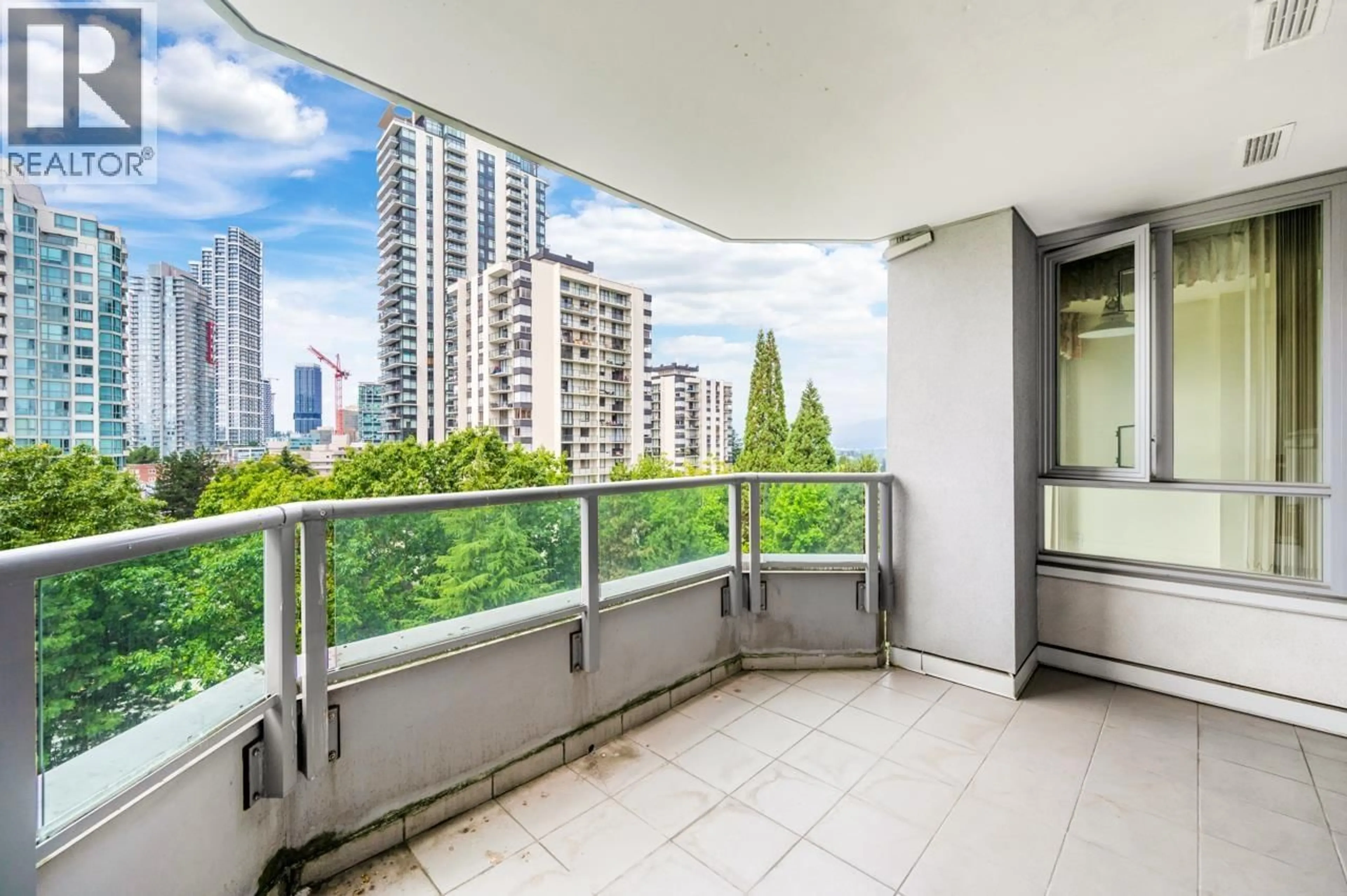 Balcony in the apartment, city buildings view from balcony for 840 - 4825 HAZEL STREET, Burnaby British Columbia V5H4N4