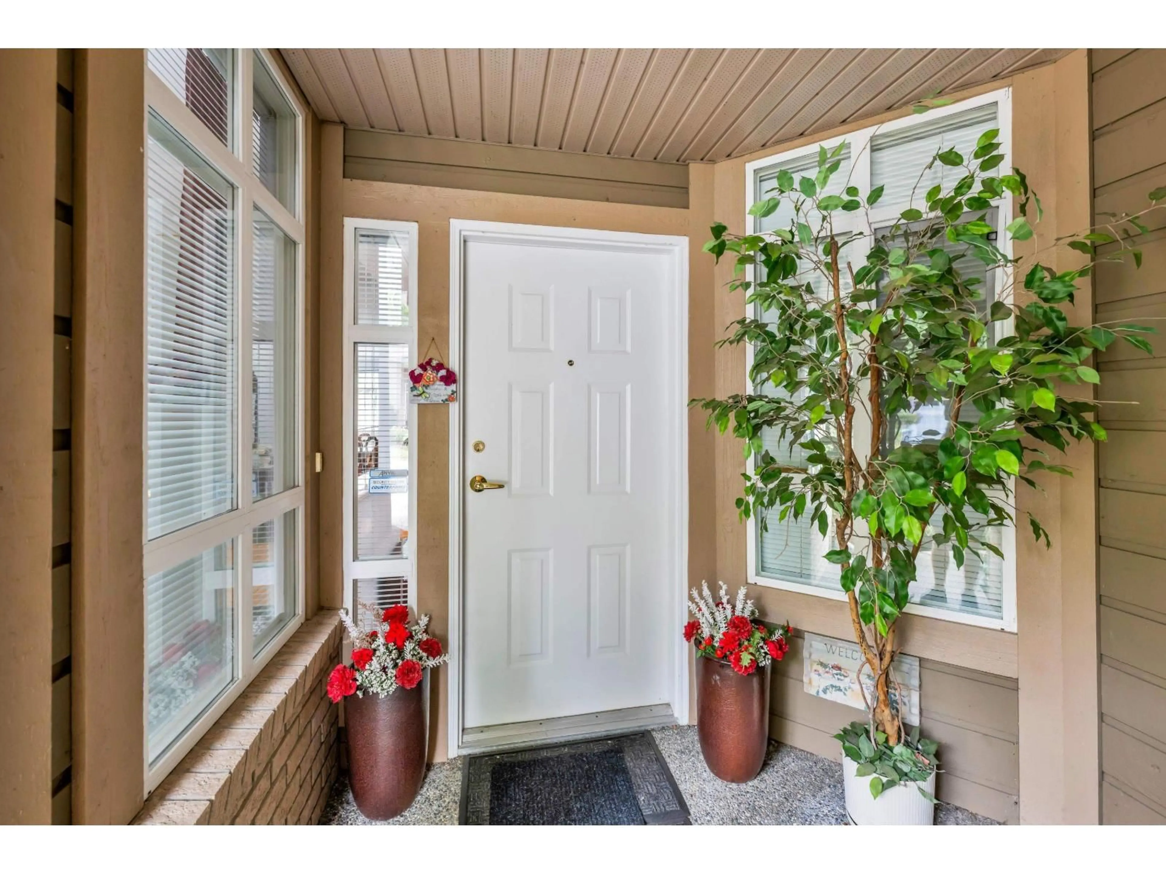Indoor entryway for 7 - 15168 22ND, Surrey British Columbia V4A9T4