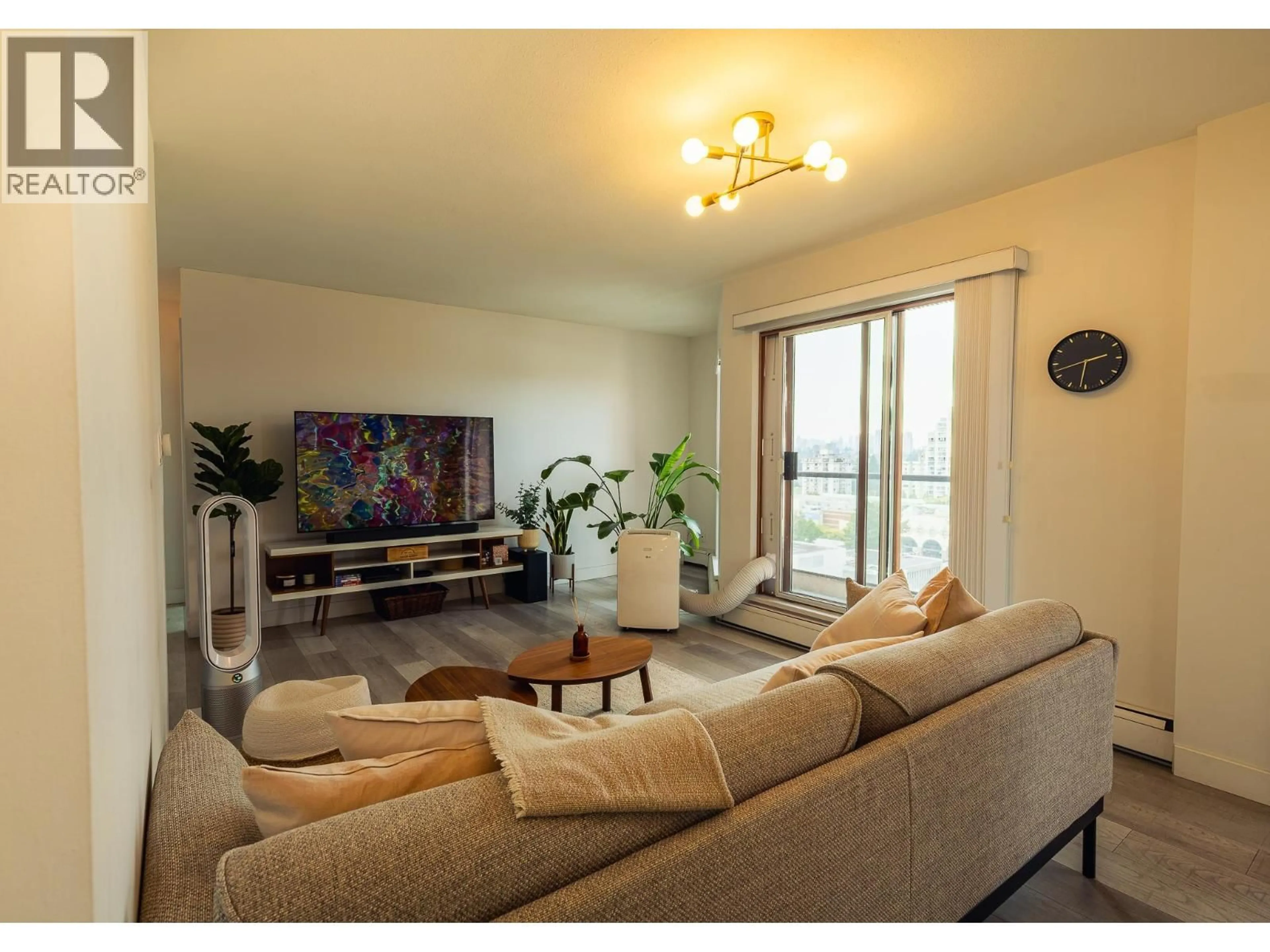 Living room with furniture, wood/laminate floor for 612 FIFTH AVENUE, New Westminster British Columbia V3M1X5