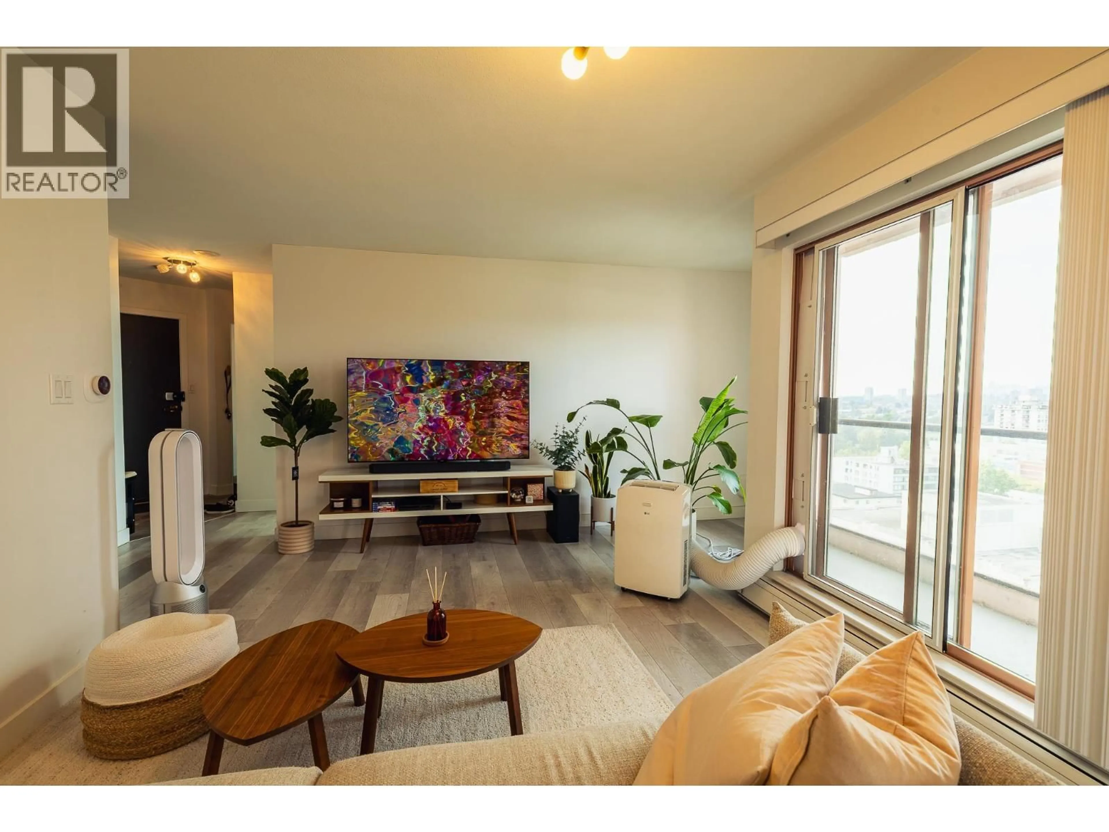 Living room with furniture, wood/laminate floor for 612 FIFTH AVENUE, New Westminster British Columbia V3M1X5