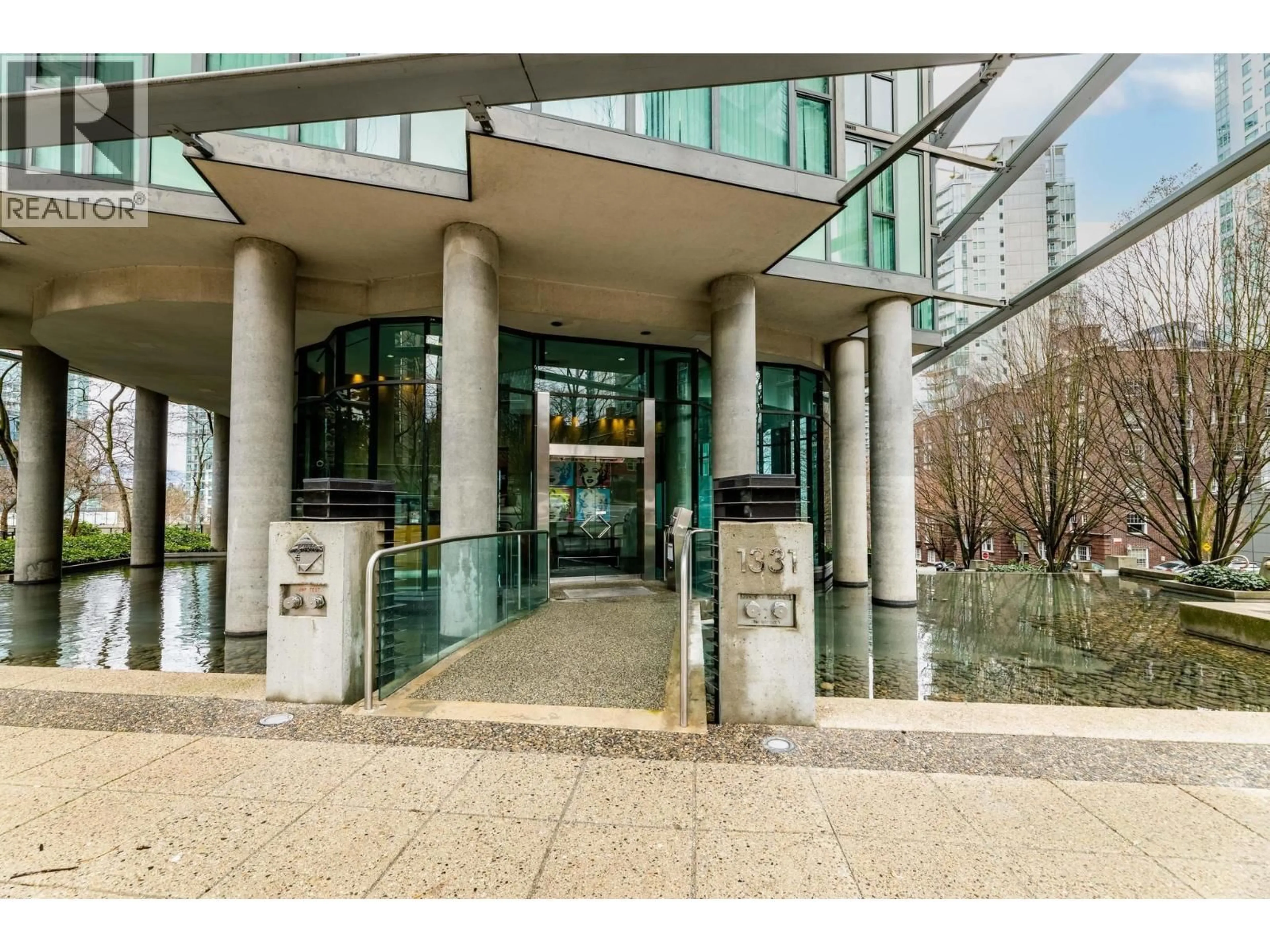 Indoor foyer for 509 - 1331 WEST GEORGIA STREET, Vancouver British Columbia V6E4P1