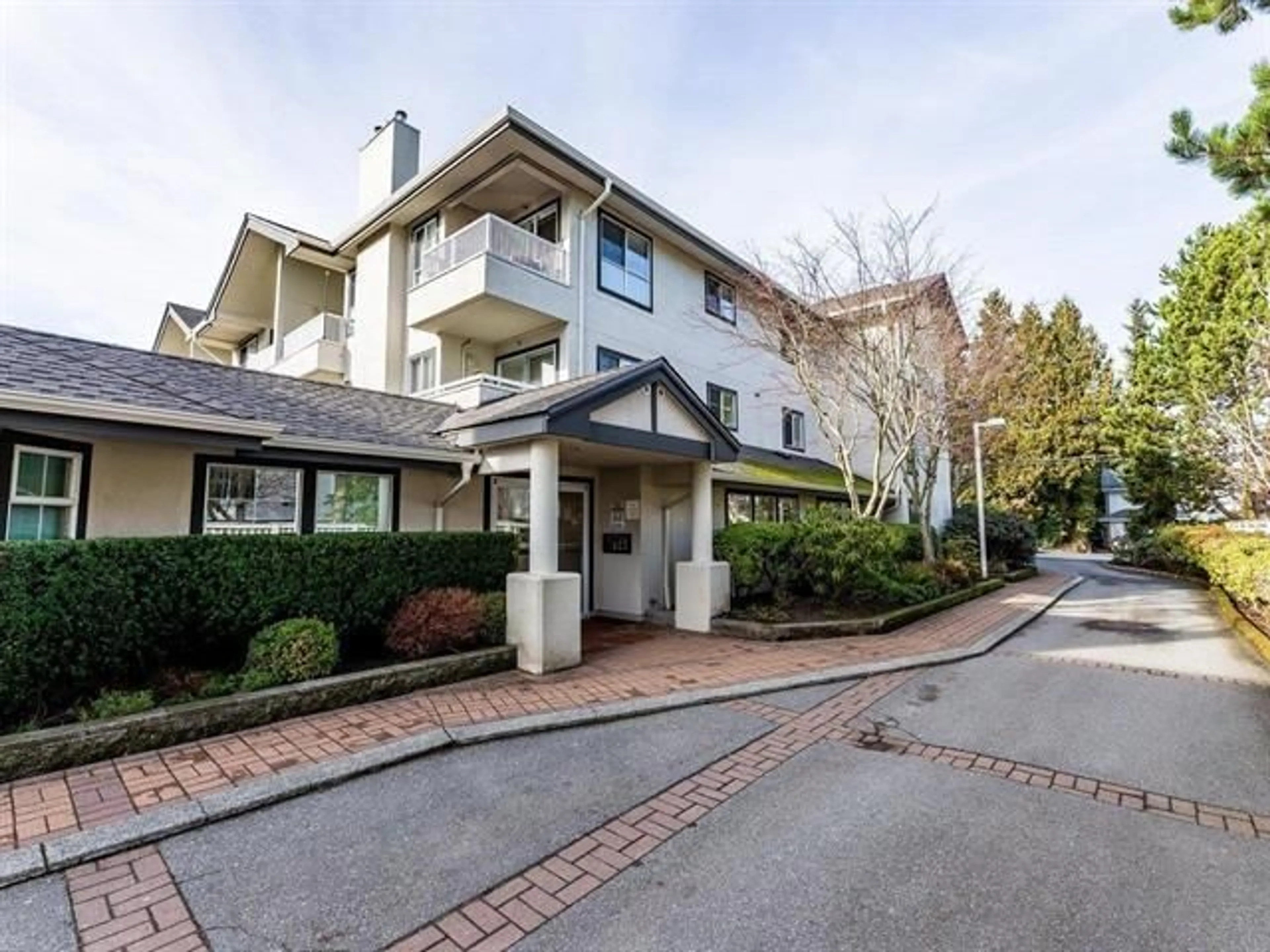 Unknown for 209 - 15272 20, Surrey British Columbia V4A2A3