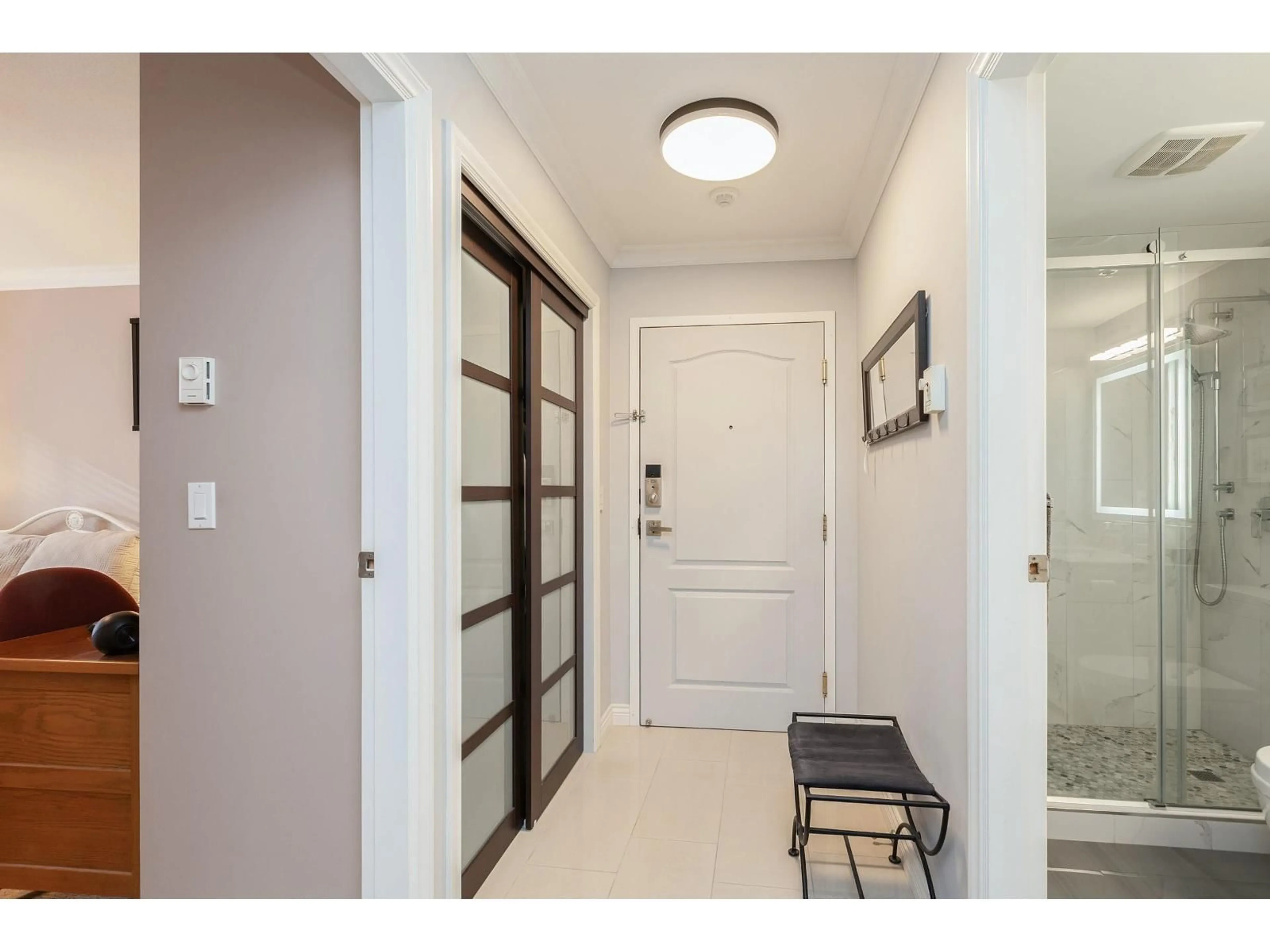 Indoor entryway for 209 - 15272 20, Surrey British Columbia V4A2A3