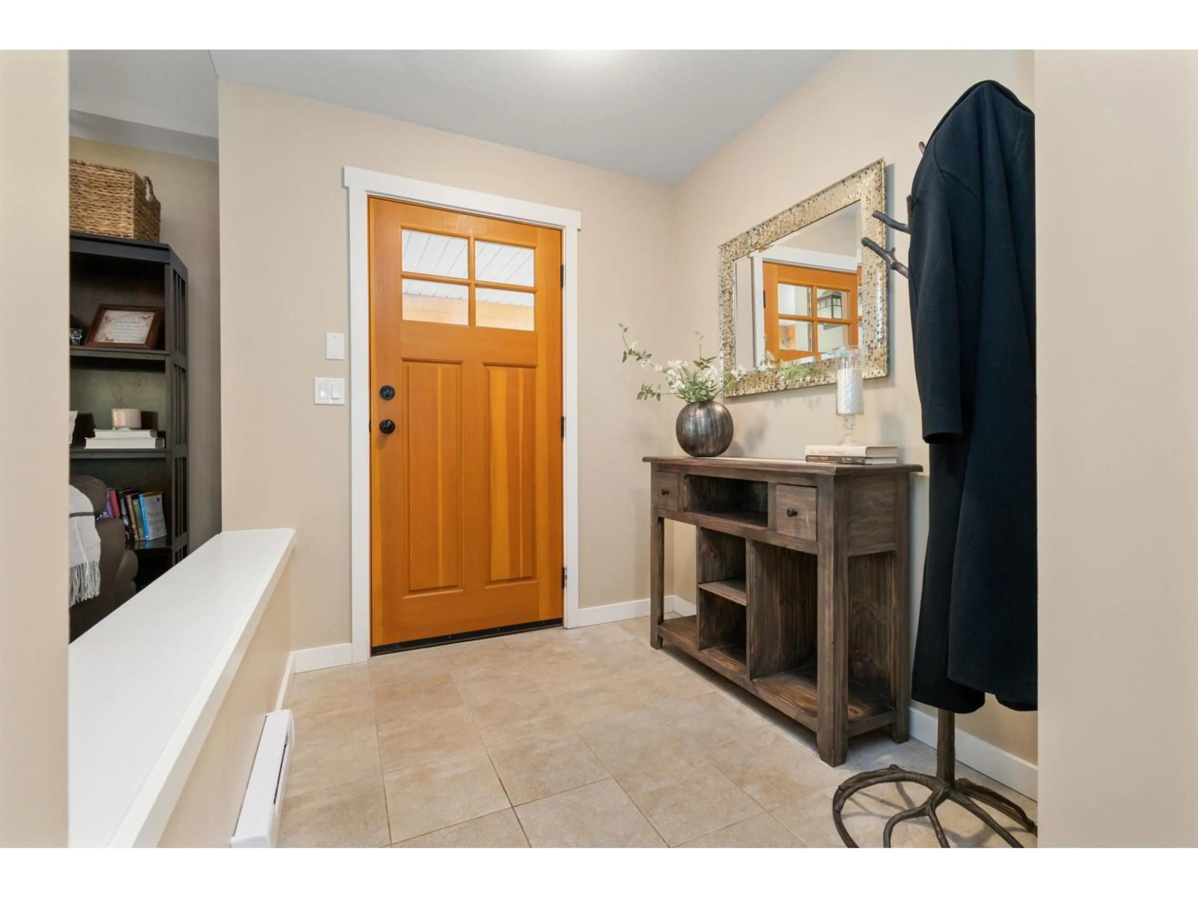 Indoor entryway for 1829 MOSSY GREEN WAY, Lindell Beach British Columbia V2R0E1