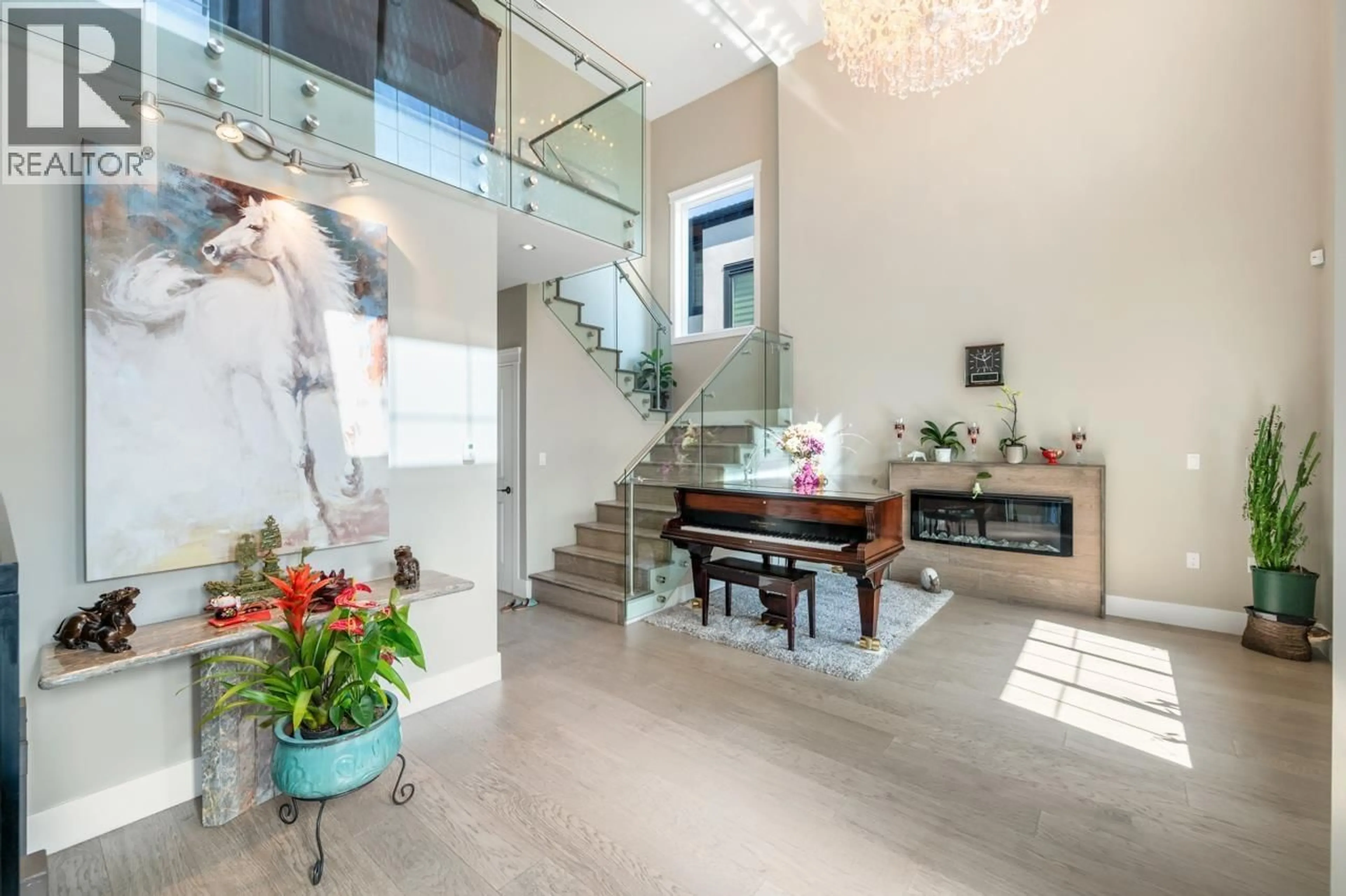 Indoor foyer for 4591 TRIMARAN DRIVE, Richmond British Columbia V7E4R4