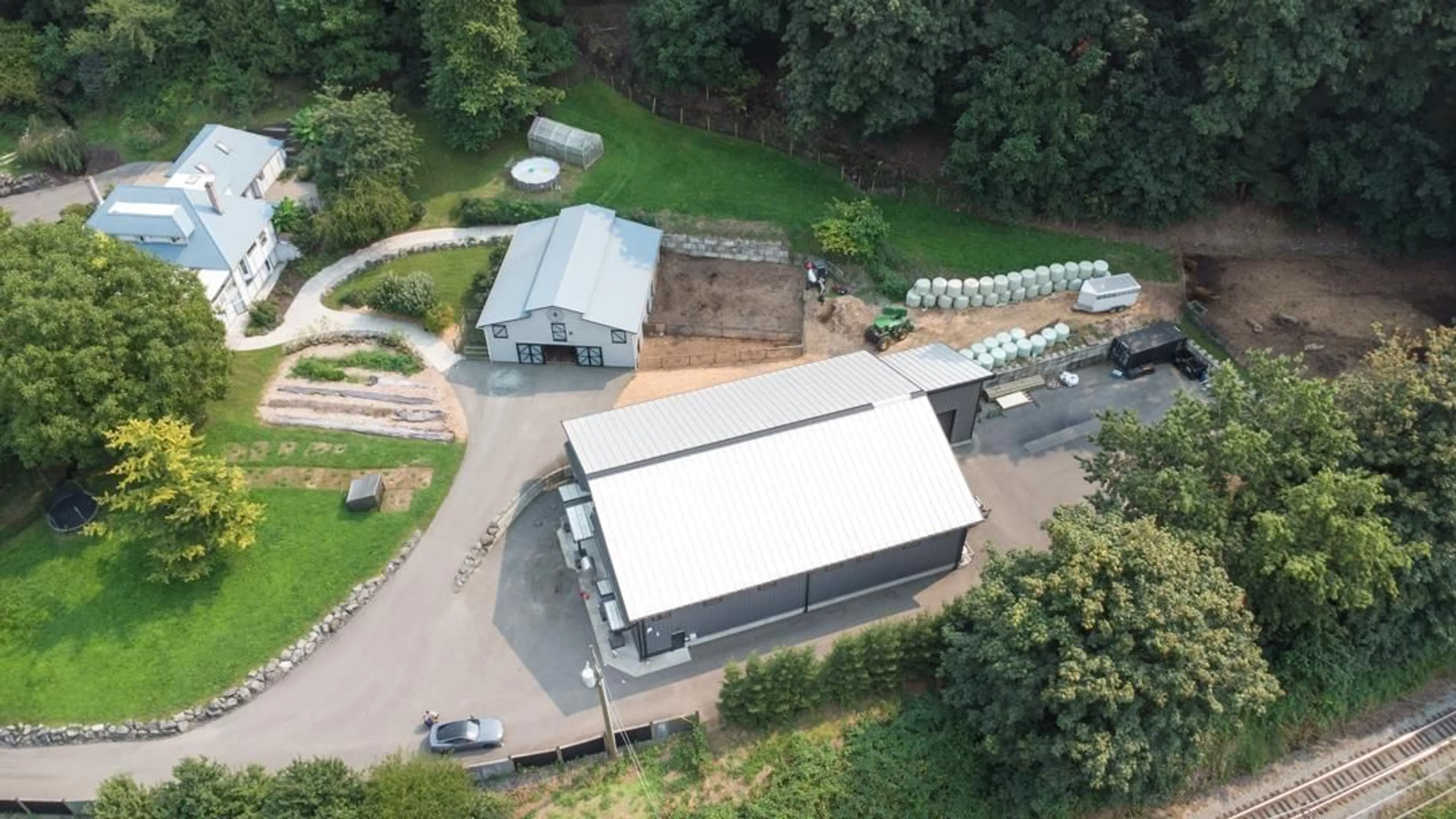 A pic from outside/outdoor area/front of a property/back of a property/a pic from drone, building for 41056 BELROSE, Abbotsford British Columbia V3G2M9