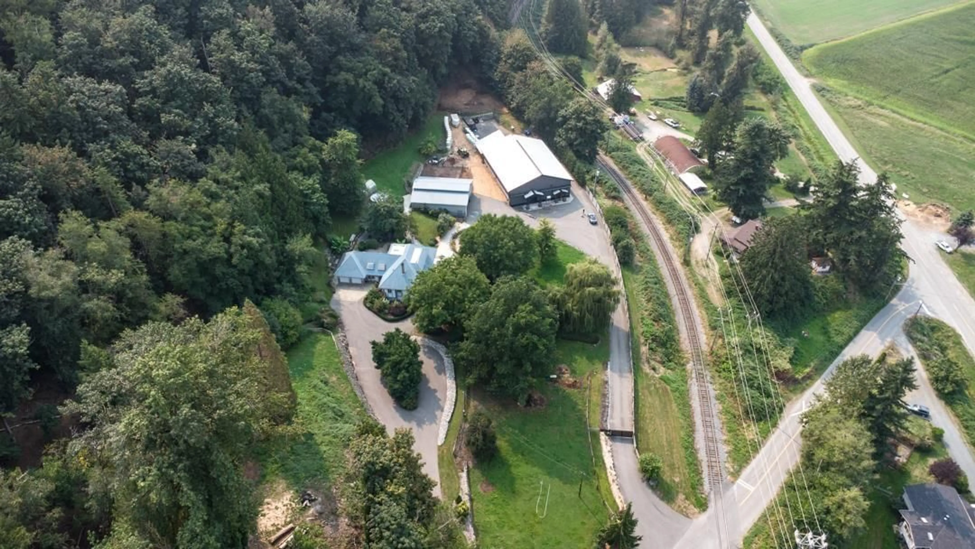 A pic from outside/outdoor area/front of a property/back of a property/a pic from drone, unknown for 41056 BELROSE, Abbotsford British Columbia V3G2M9