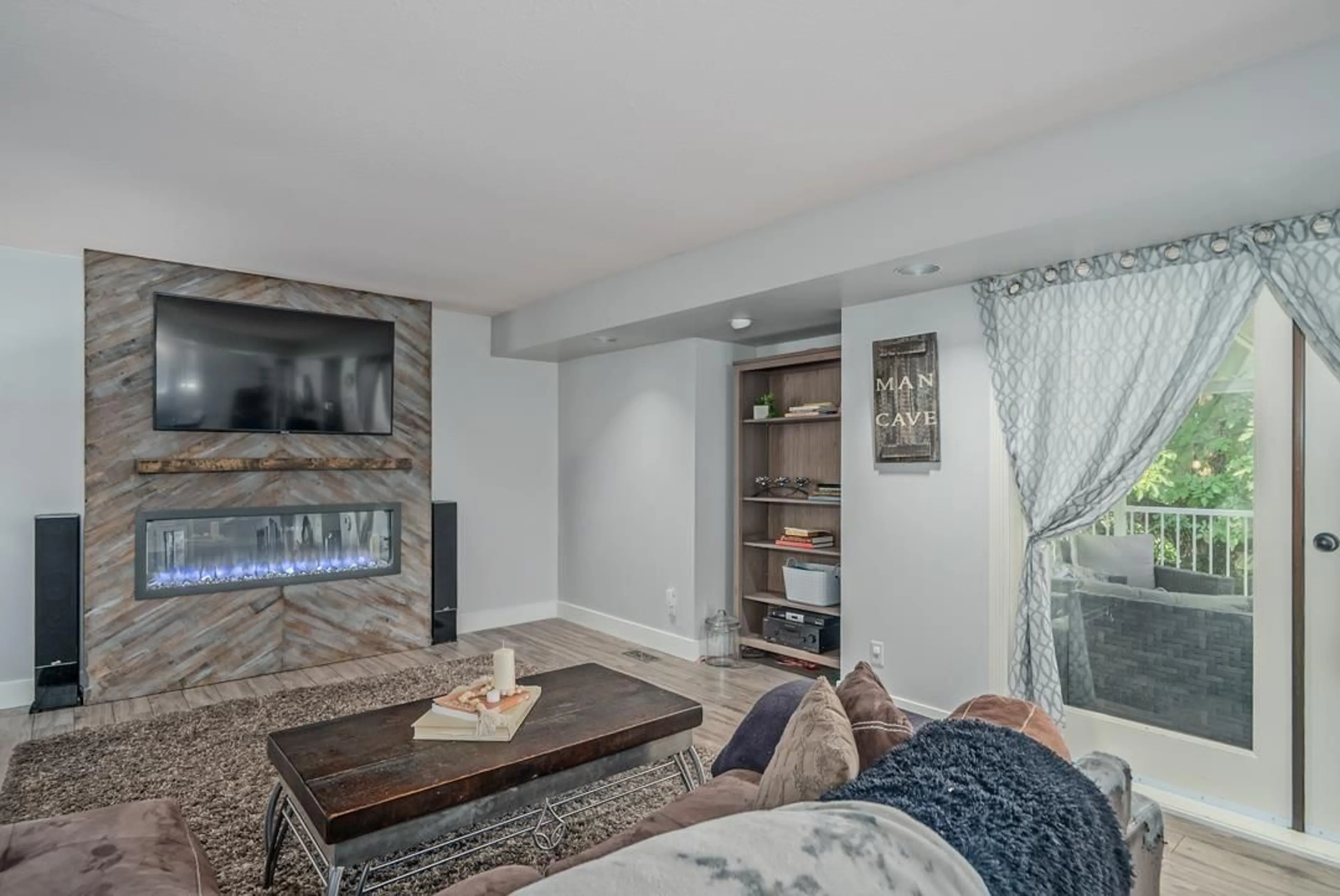 Living room with furniture, unknown for 41056 BELROSE, Abbotsford British Columbia V3G2M9