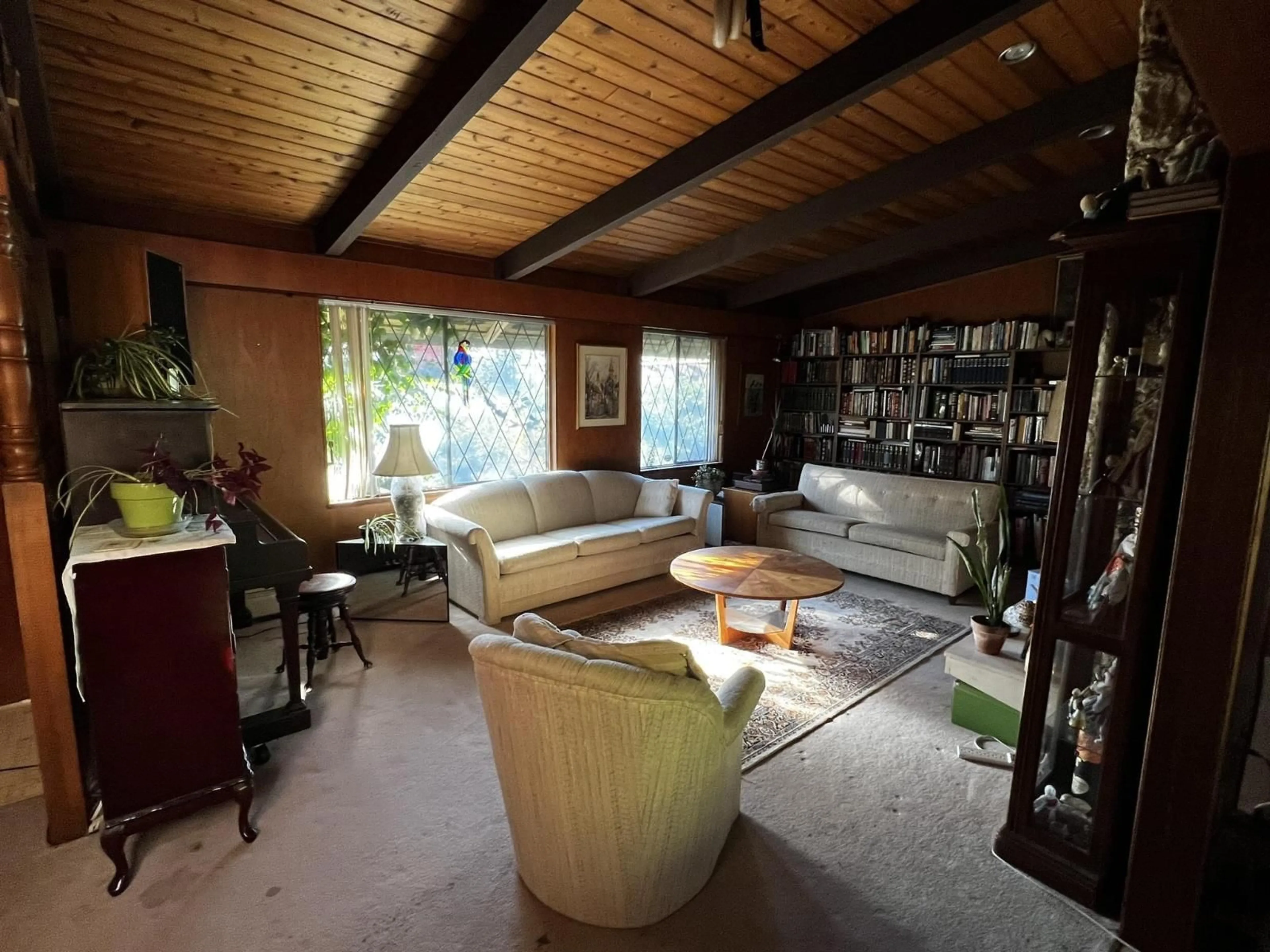 Living room with furniture, unknown for 13491 MARINE, Surrey British Columbia V4A1G1
