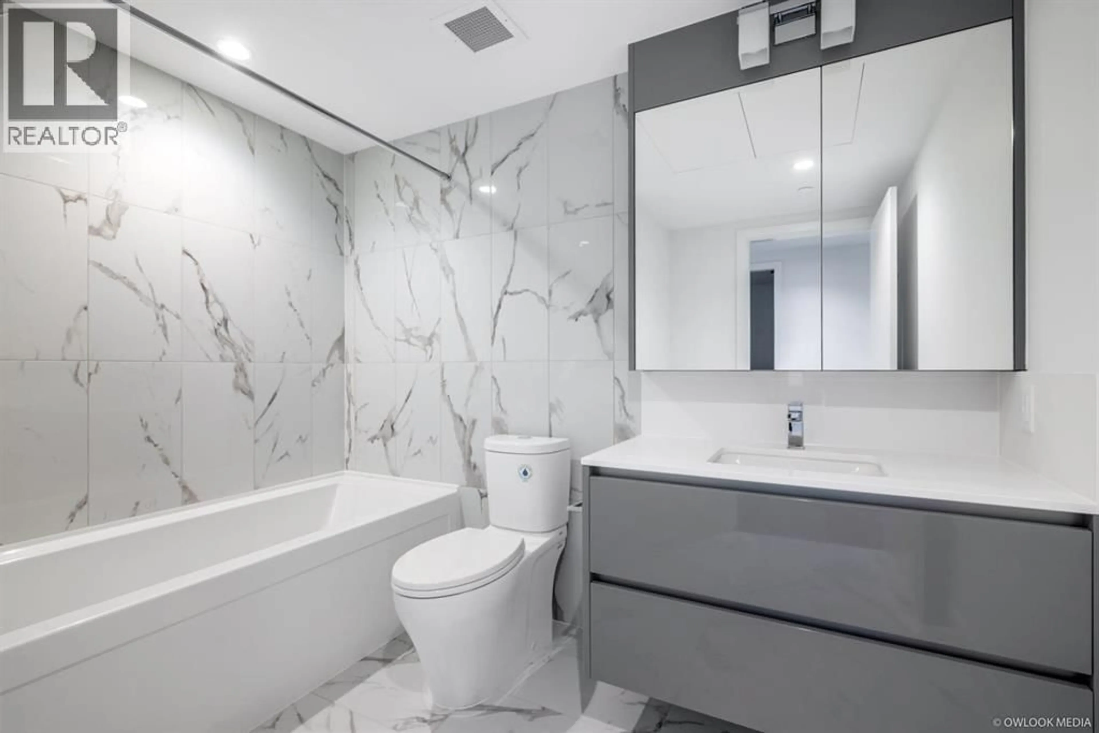 Standard bathroom, ceramic/tile floor for 2103 - 2085 SKYLINE COURT, Burnaby British Columbia V5C0M6