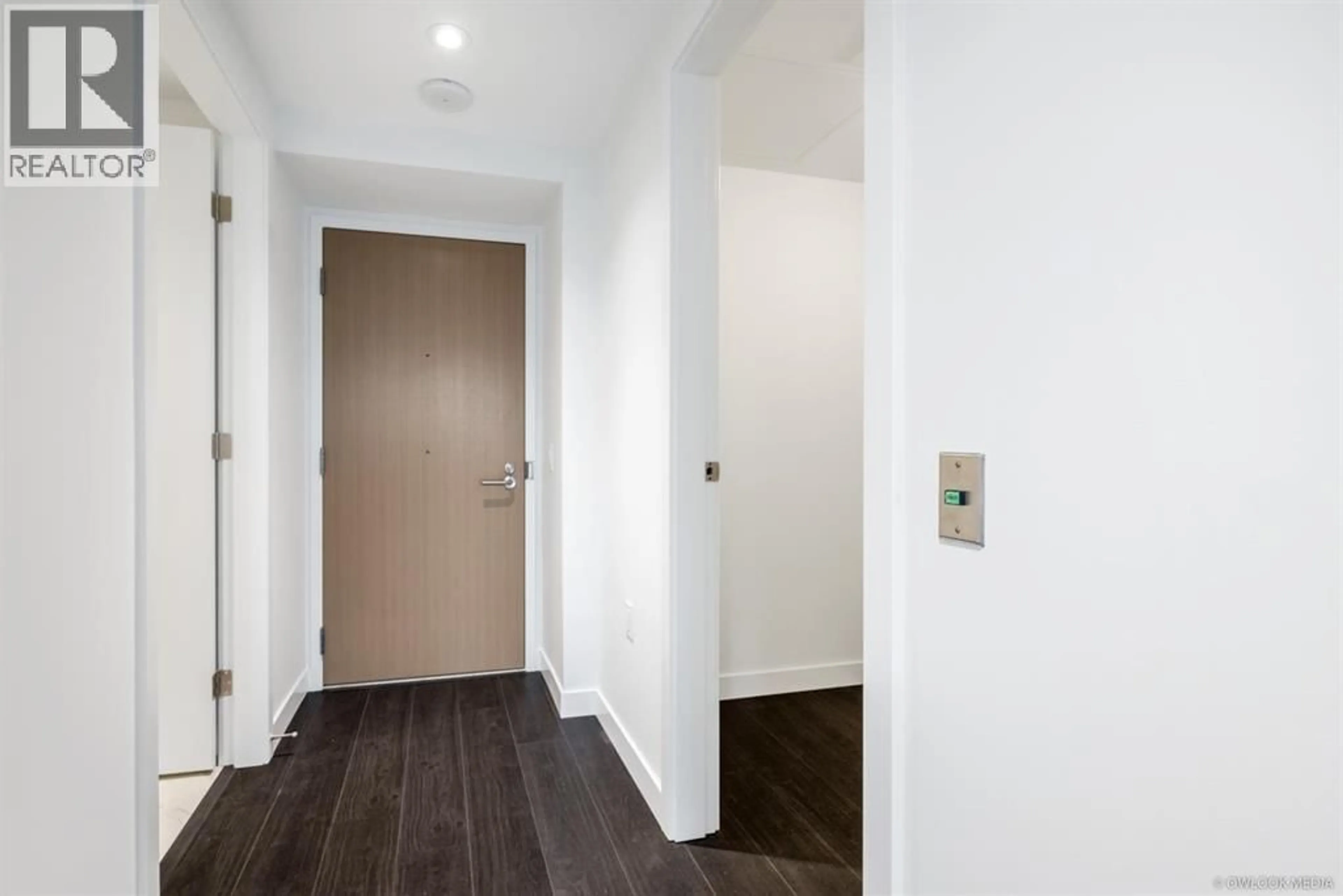 Indoor entryway for 2103 - 2085 SKYLINE COURT, Burnaby British Columbia V5C0M6