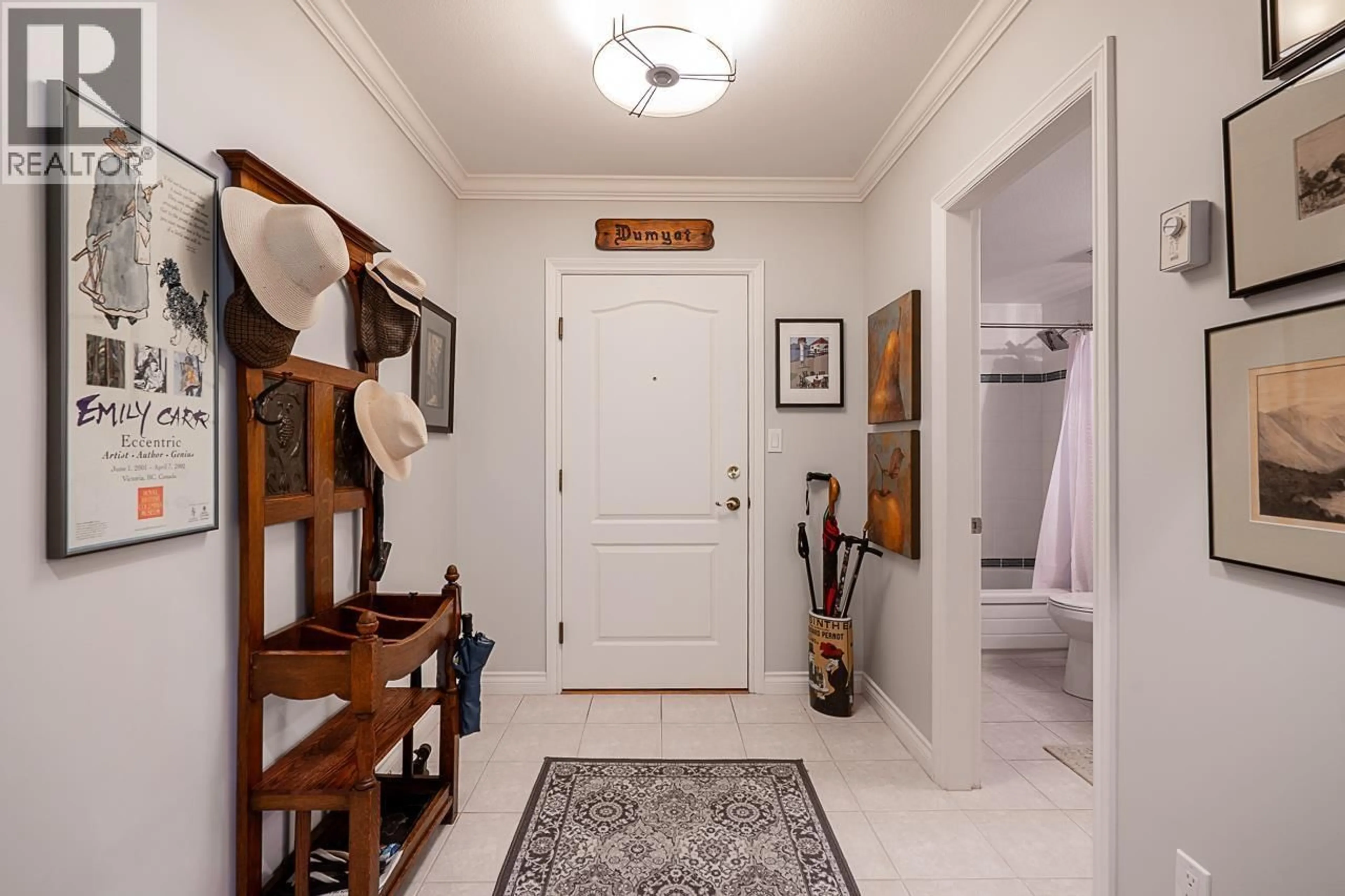 Indoor entryway for 201 - 1250 55 STREET, Delta British Columbia V4M3K3