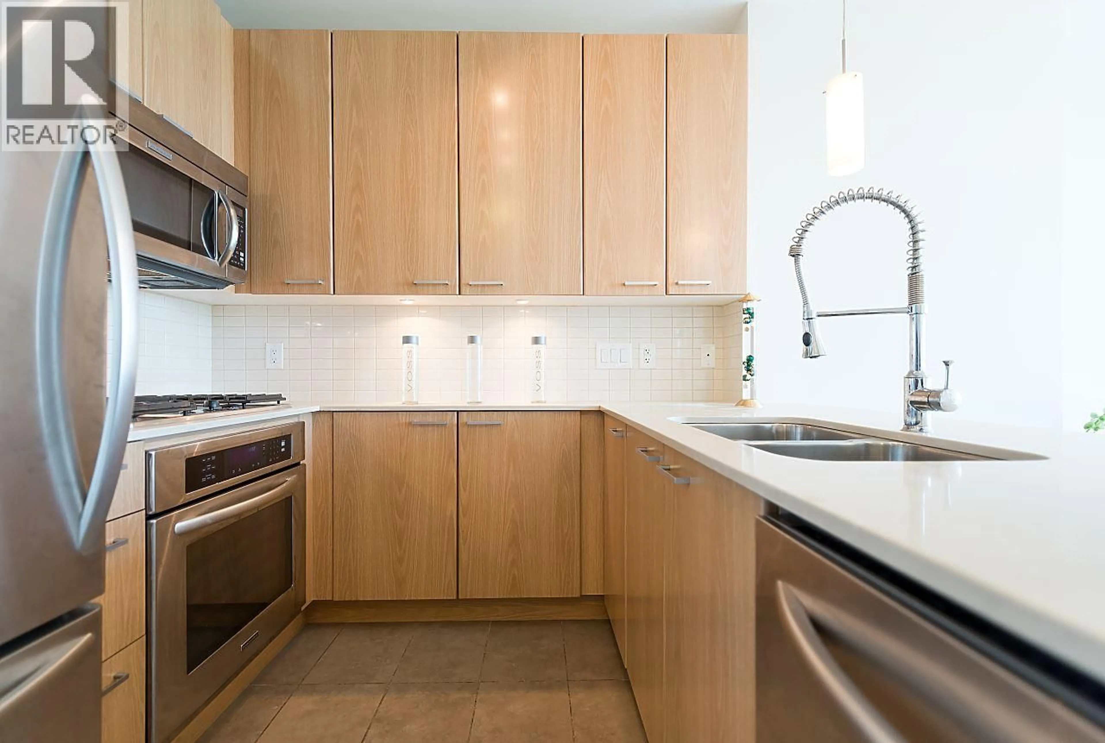 Standard kitchen, unknown for 608 - 2955 ATLANTIC AVENUE, Coquitlam British Columbia V3B0H9