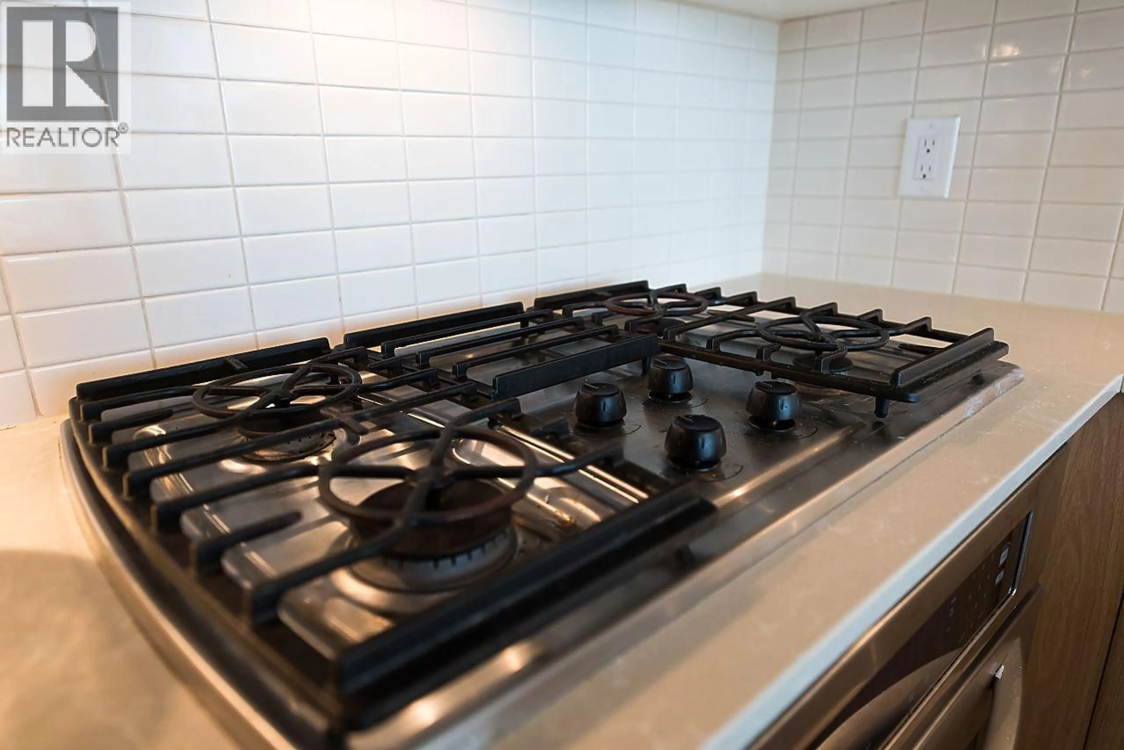 Standard kitchen, ceramic/tile floor for 608 - 2955 ATLANTIC AVENUE, Coquitlam British Columbia V3B0H9