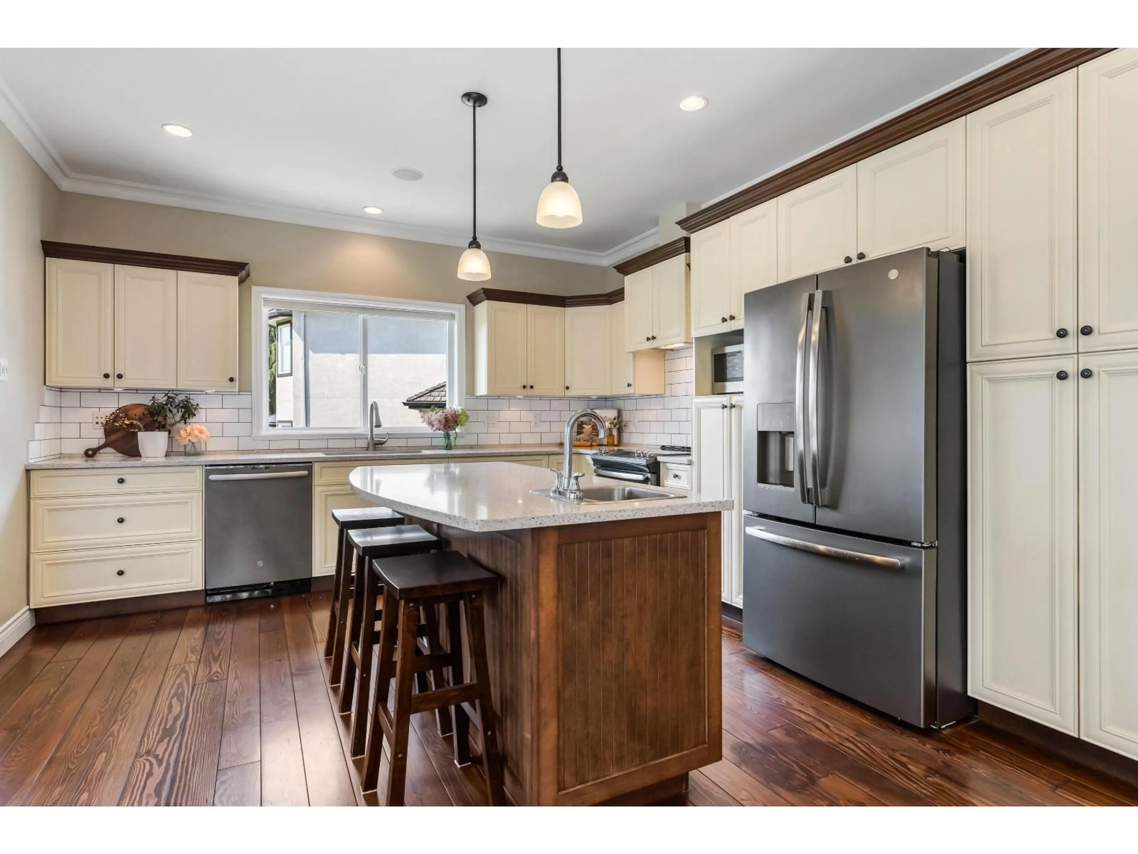 Open concept kitchen, wood/laminate floor for 4360 ESTATE DRIVE, Chilliwack British Columbia V2R3B4