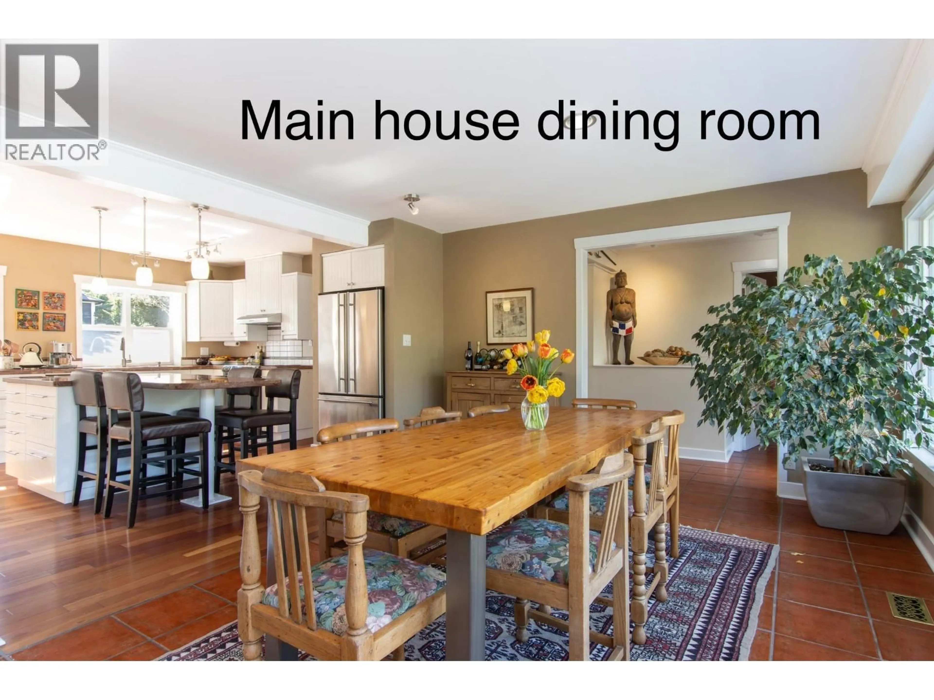 Dining room, wood/laminate floor for 40549 AYR DRIVE, Squamish British Columbia V0N1T0
