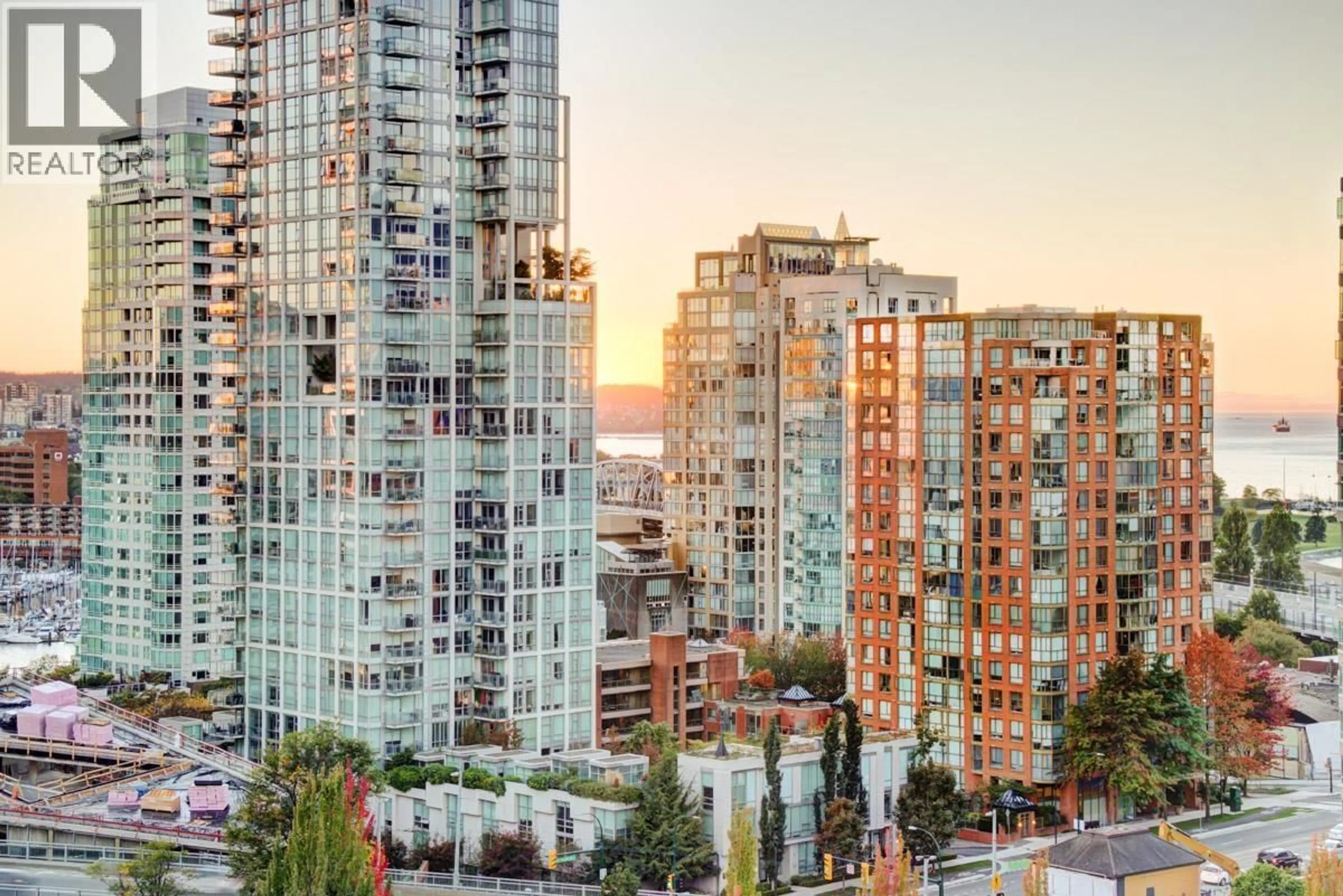 Patio, city buildings view from balcony for 1513 - 1325 ROLSTON STREET, Vancouver British Columbia V6B0M2