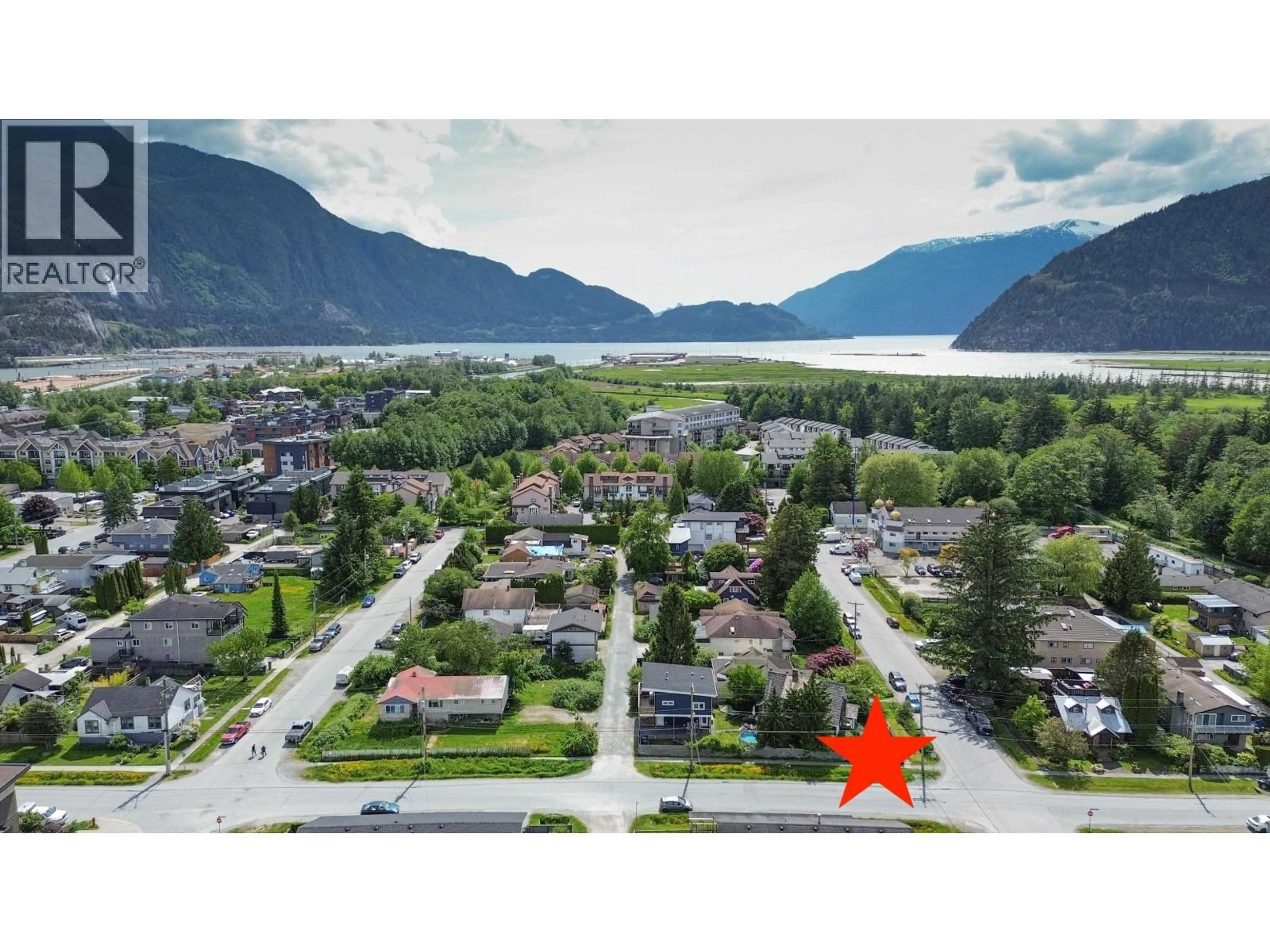 A pic from outside/outdoor area/front of a property/back of a property/a pic from drone, mountain view for 37992 FIFTH AVENUE, Squamish British Columbia V8B0B3