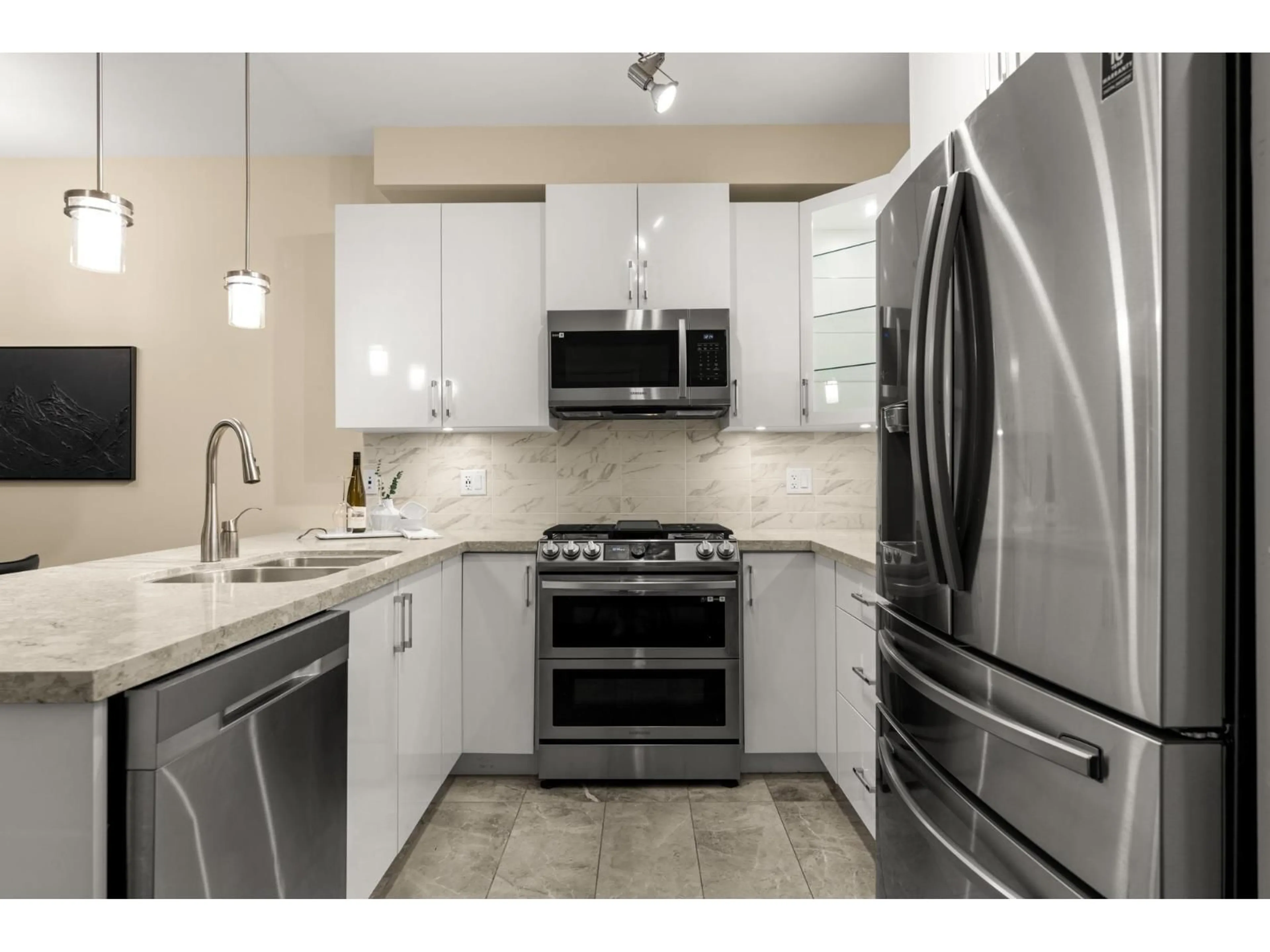 Standard kitchen, ceramic/tile floor for 210 - 20376 86, Langley British Columbia V2Y3P8