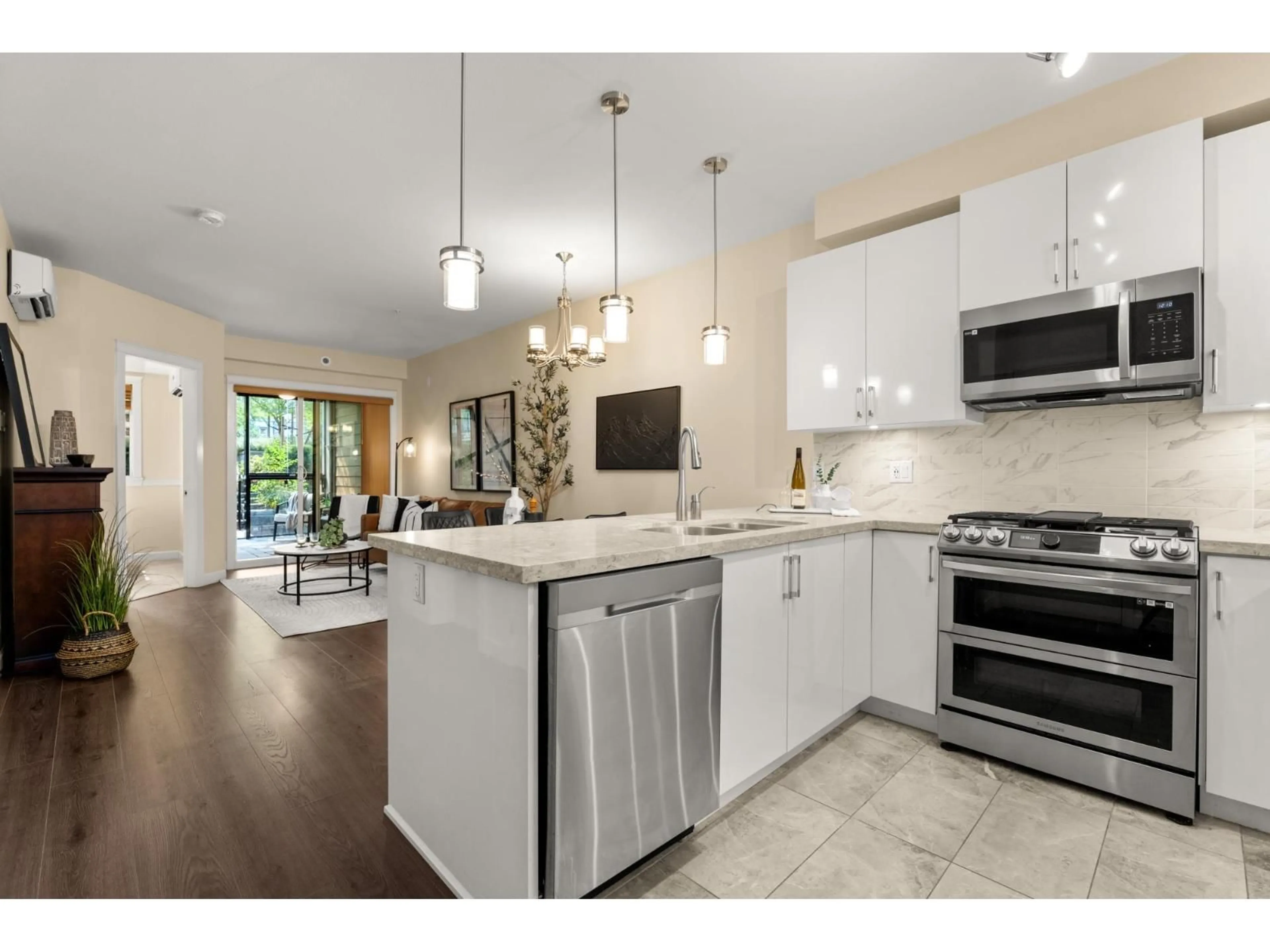 Open concept kitchen, ceramic/tile floor for 210 - 20376 86, Langley British Columbia V2Y3P8