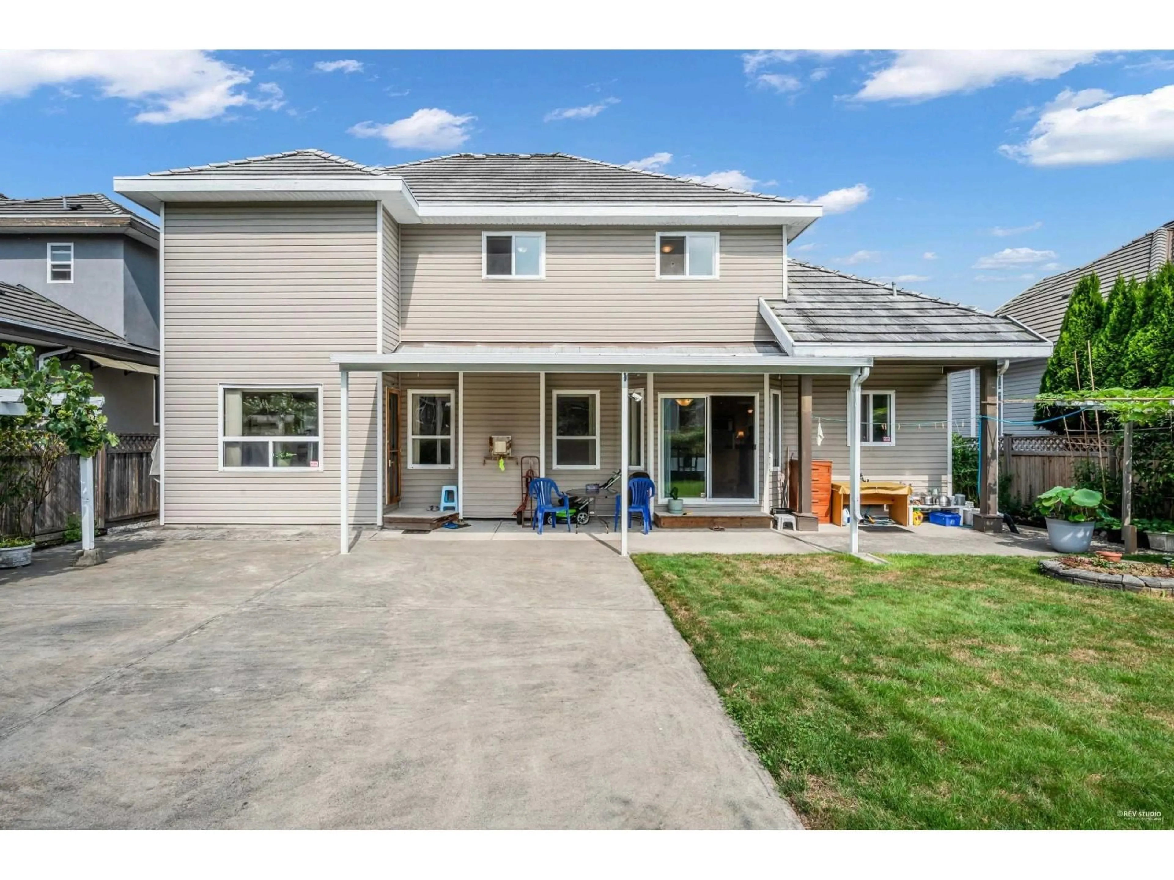 Home with vinyl exterior material, street for 15438 112, Surrey British Columbia V3R6H1