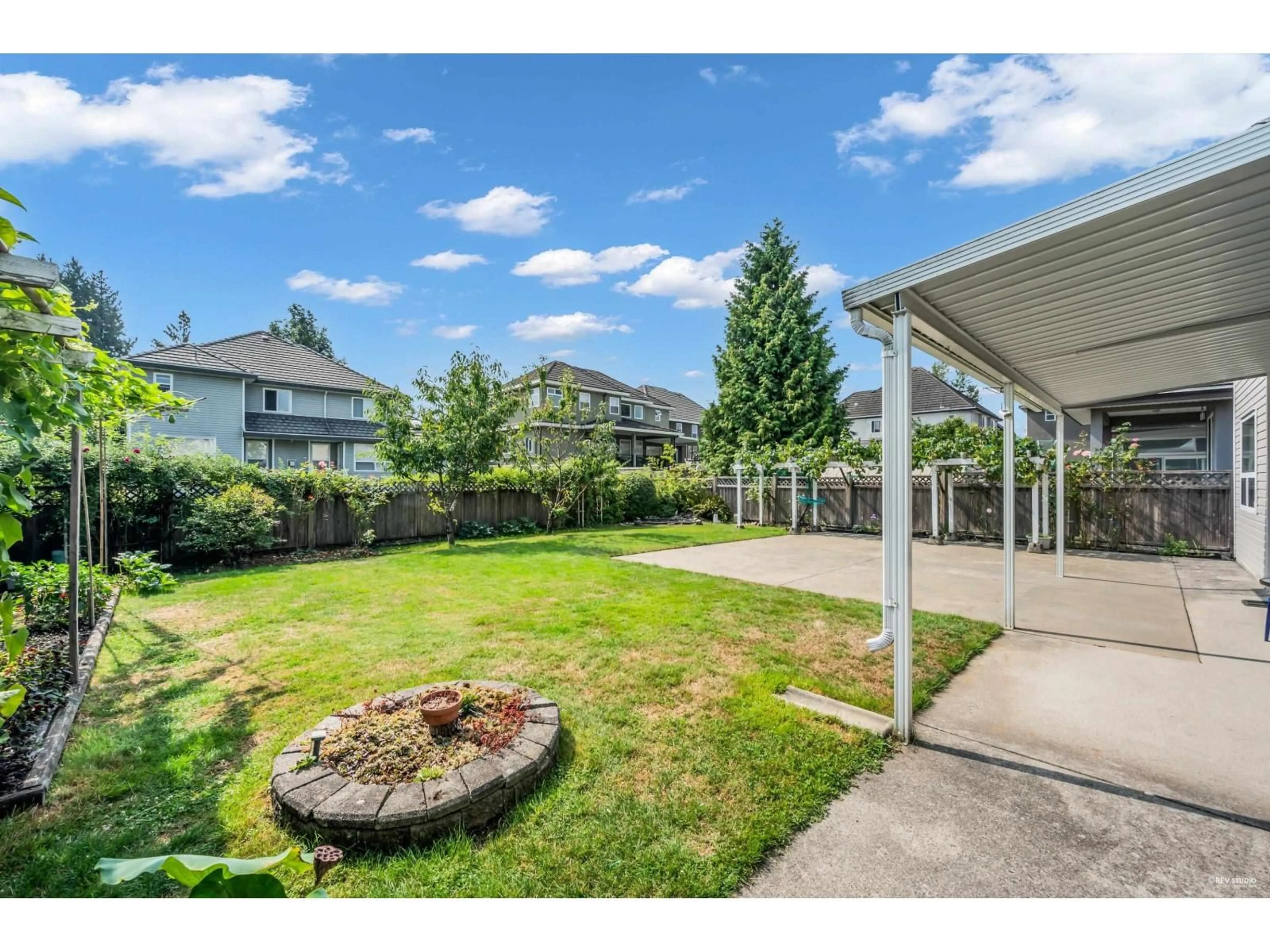 Patio, unknown for 15438 112, Surrey British Columbia V3R6H1