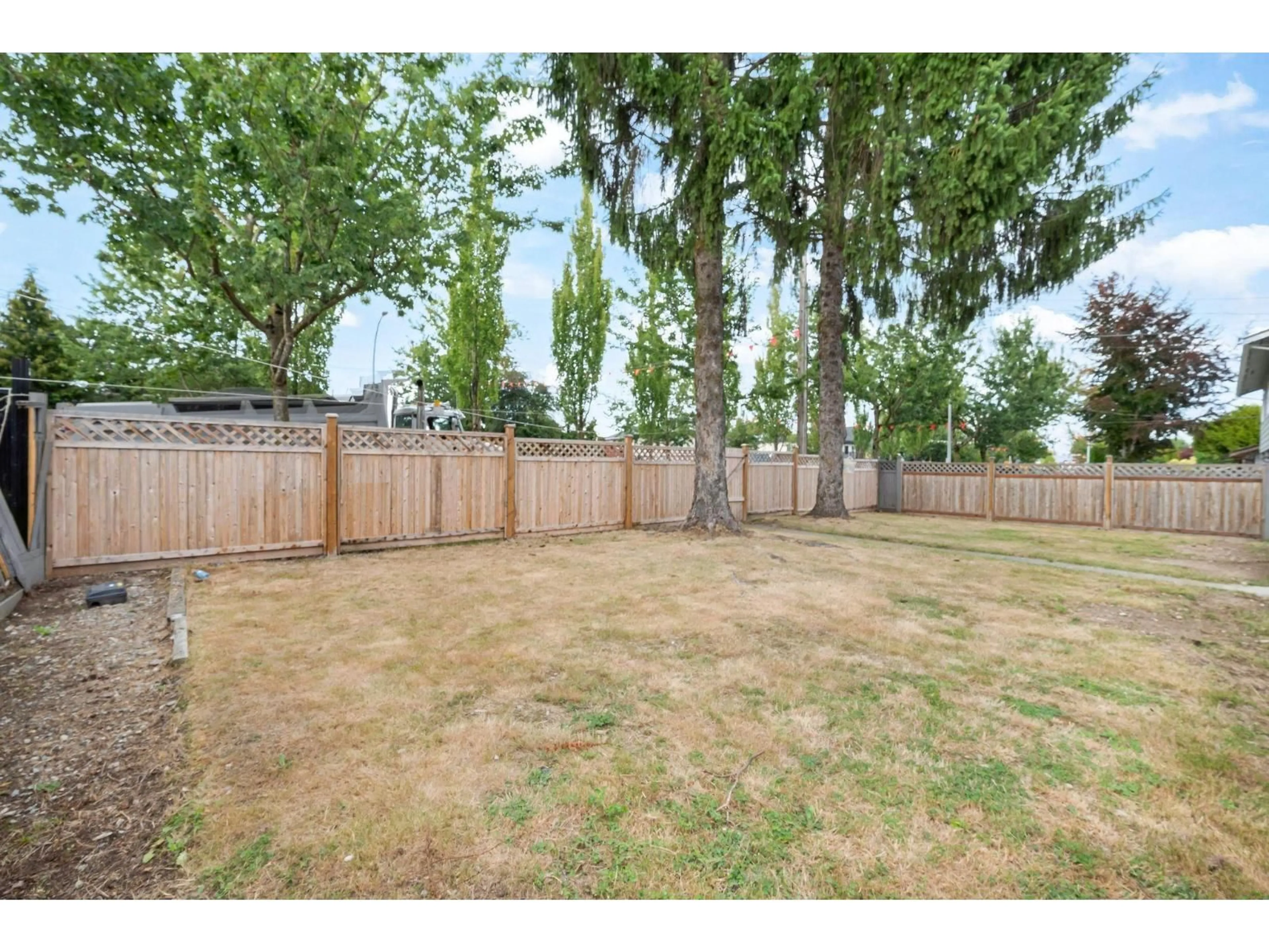 Patio, unknown for 13090 72, Surrey British Columbia V3W2N2