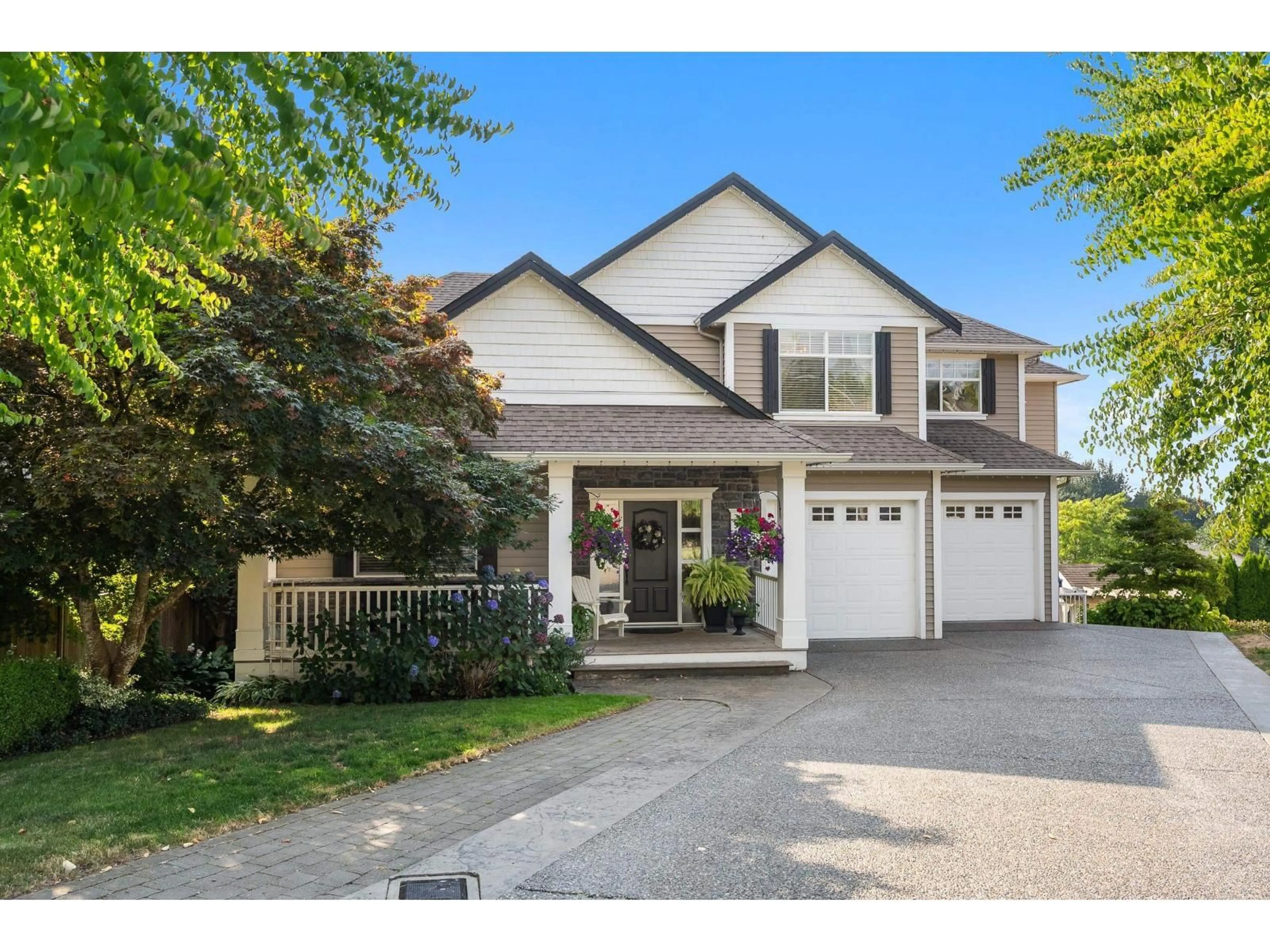 Home with vinyl exterior material, street for 35179 LABURNUM, Abbotsford British Columbia V2S8P3