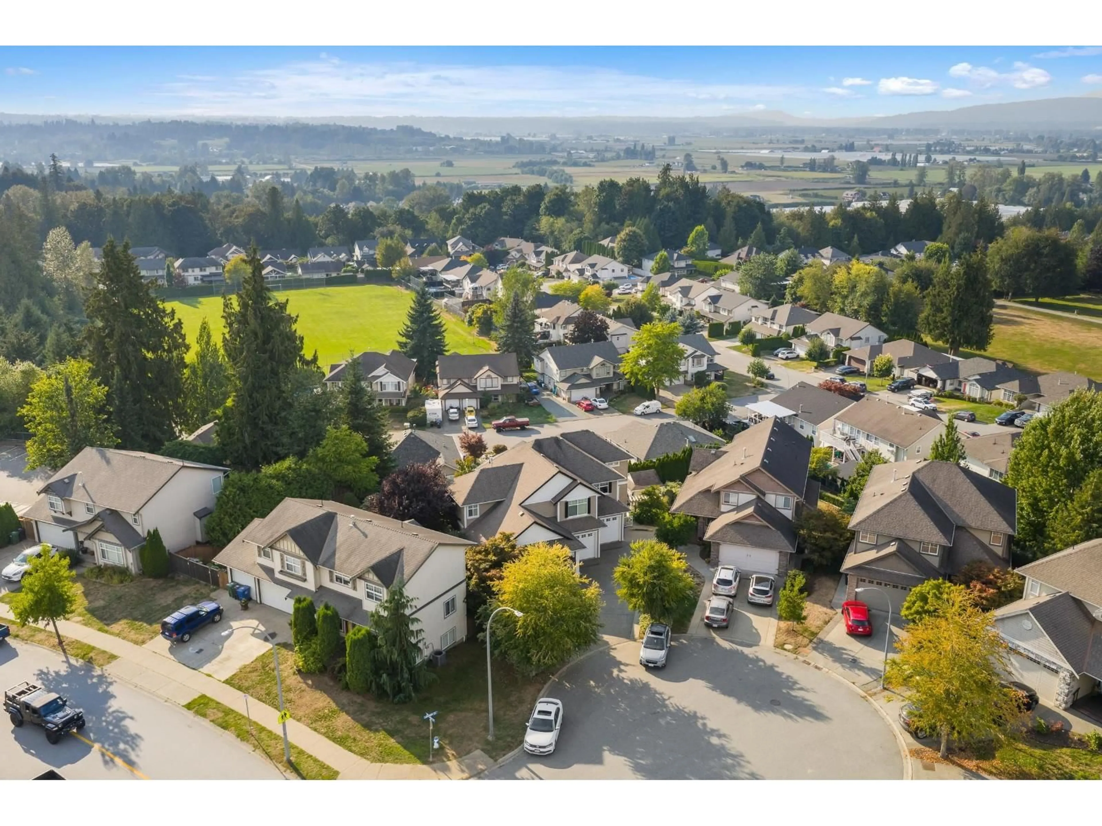 A pic from outside/outdoor area/front of a property/back of a property/a pic from drone, mountain view for 35179 LABURNUM, Abbotsford British Columbia V2S8P3