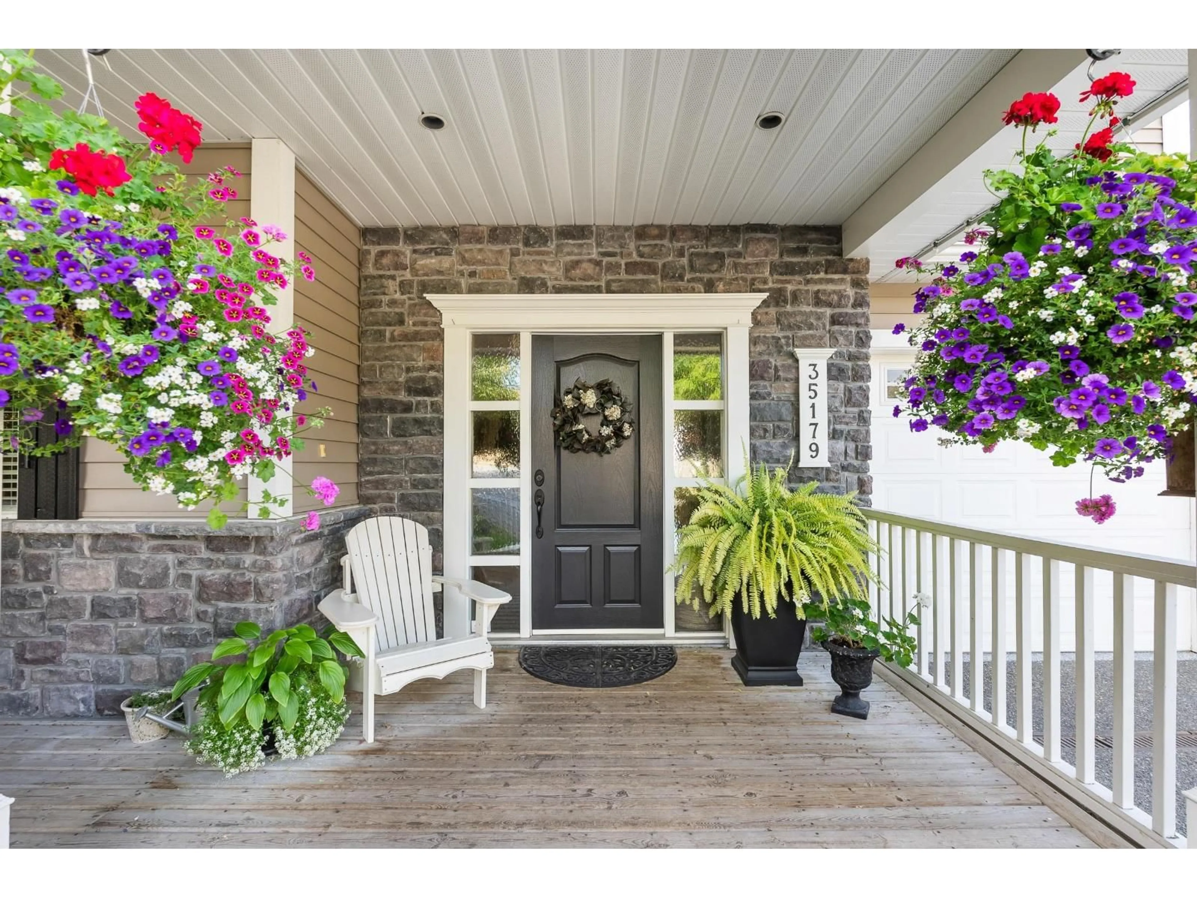 Indoor entryway for 35179 LABURNUM, Abbotsford British Columbia V2S8P3
