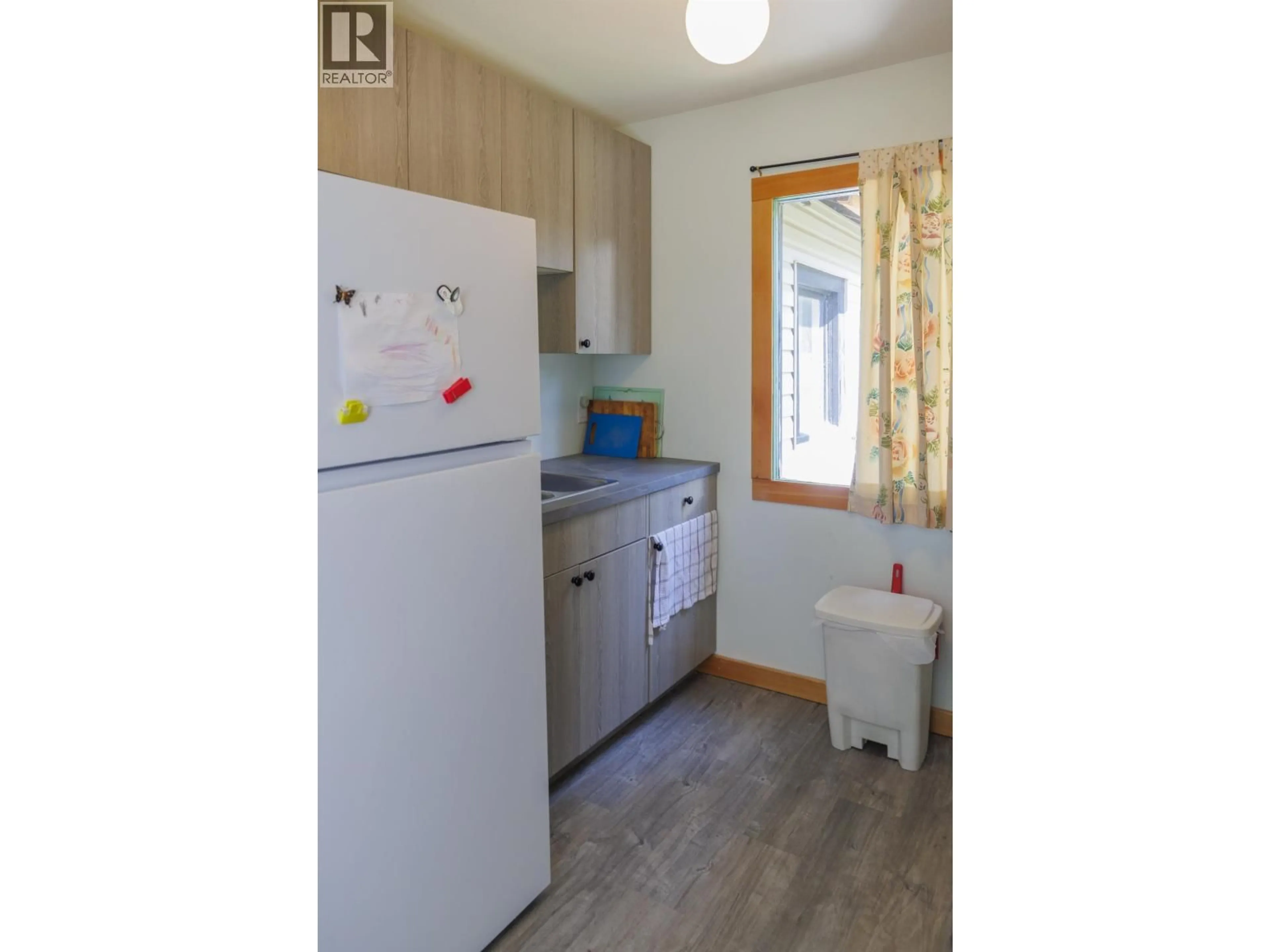 Standard kitchen, wood/laminate floor for 861 2ND AVENUE, McBride British Columbia V0J2E0