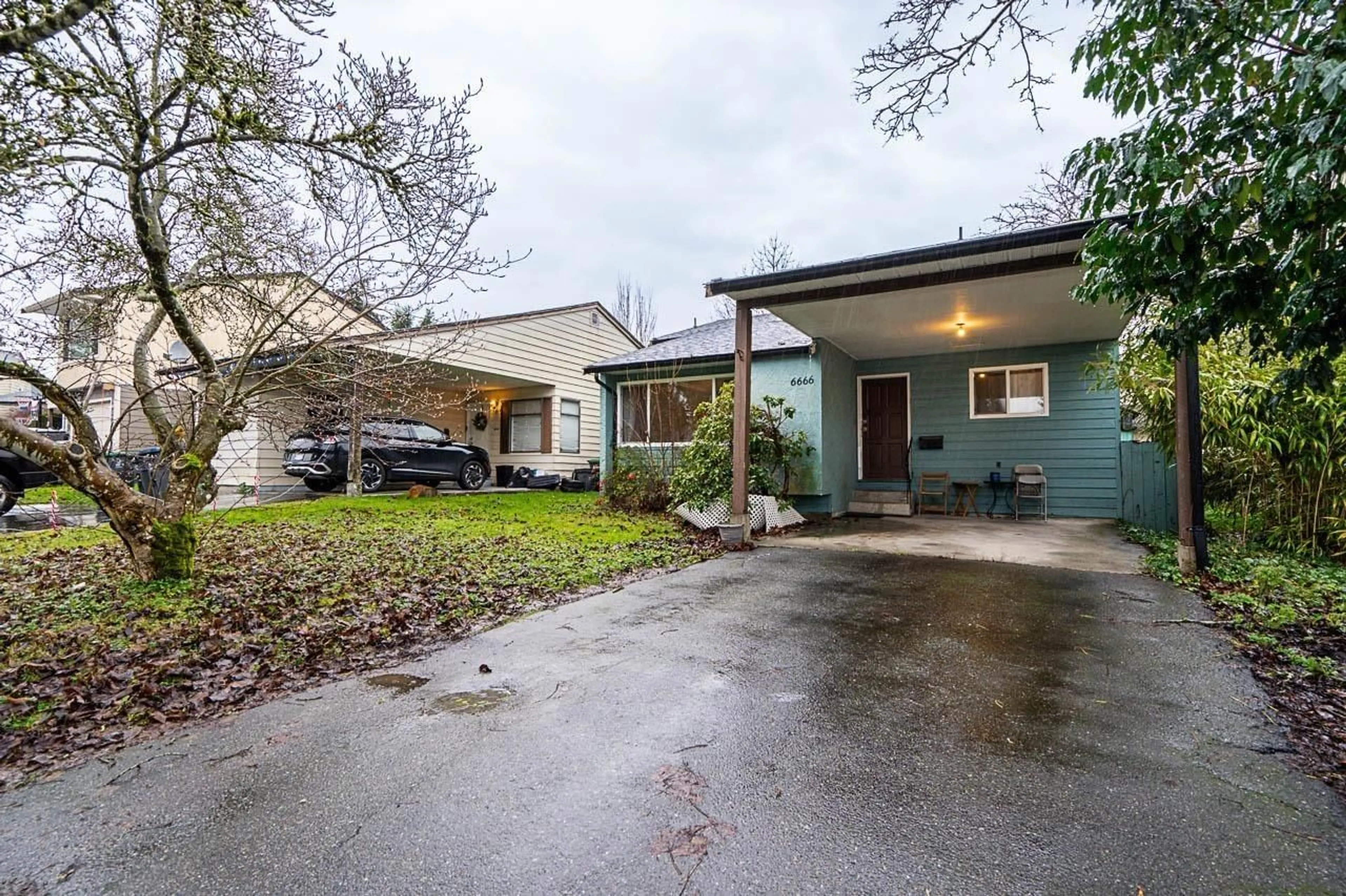 A pic from outside/outdoor area/front of a property/back of a property/a pic from drone, street for 6666 133B, Surrey British Columbia V3W7E9