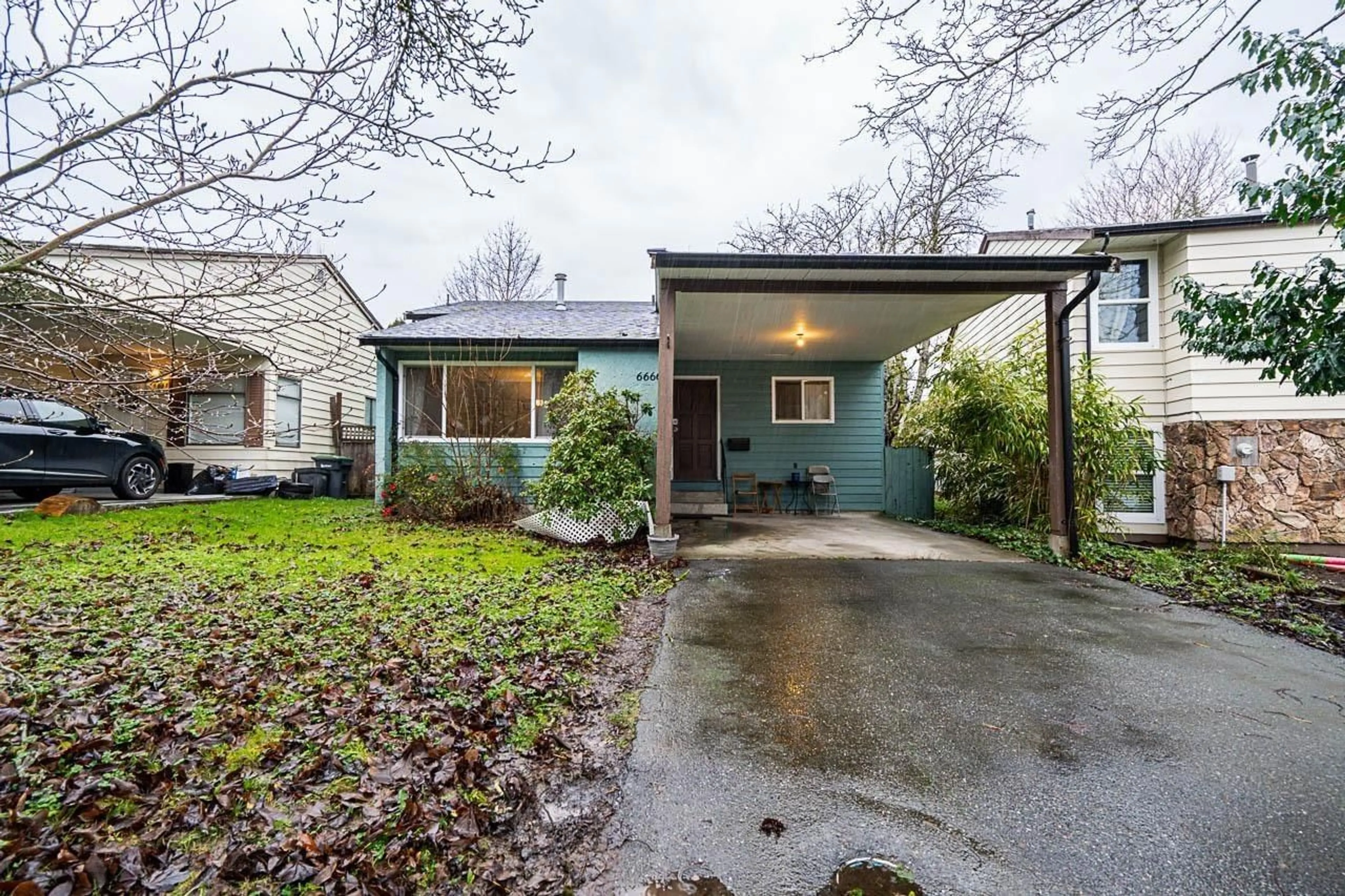 A pic from outside/outdoor area/front of a property/back of a property/a pic from drone, street for 6666 133B, Surrey British Columbia V3W7E9