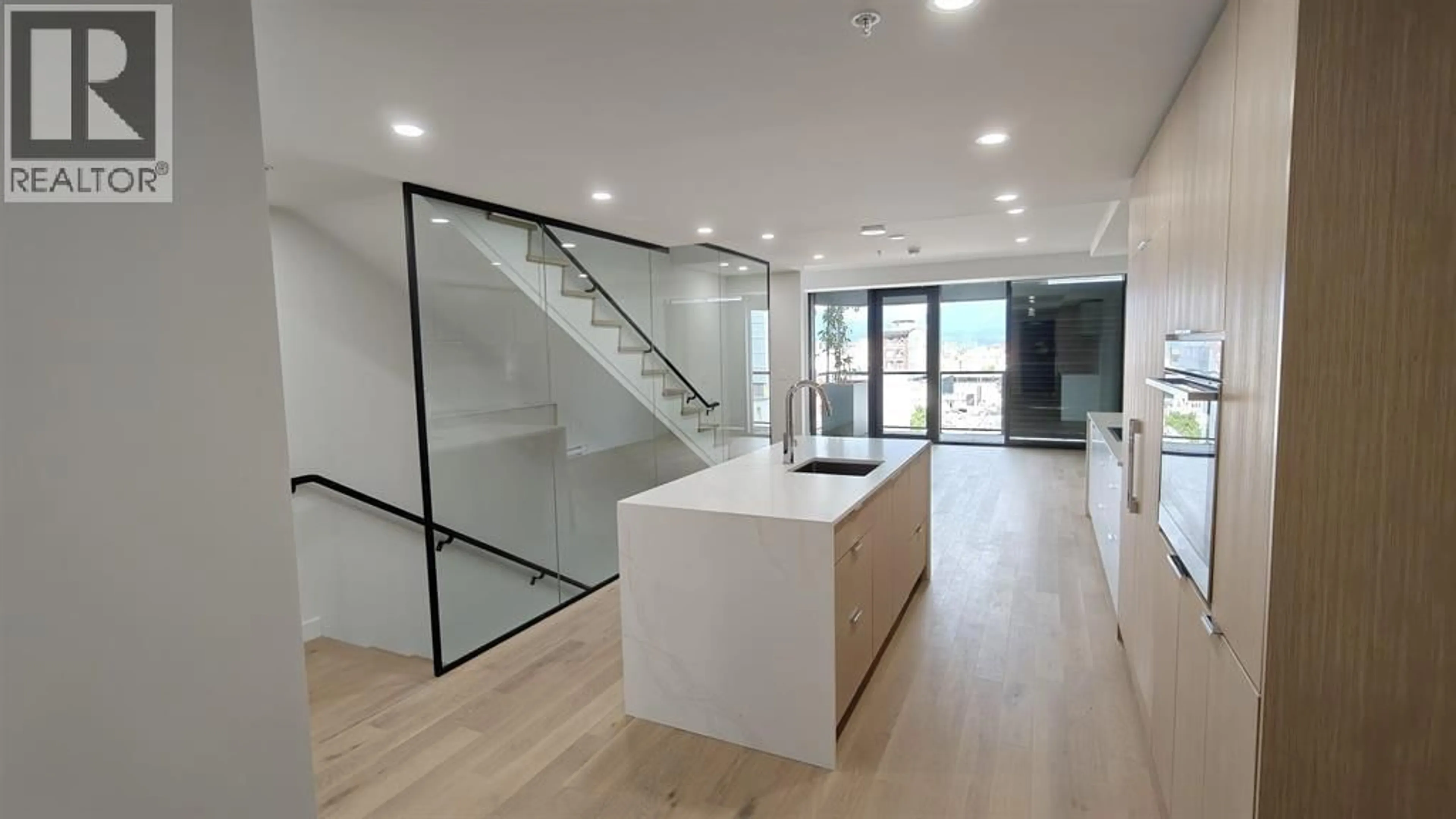 Indoor foyer for 901 - 239 KEEFER STREET, Vancouver British Columbia V6A1X6