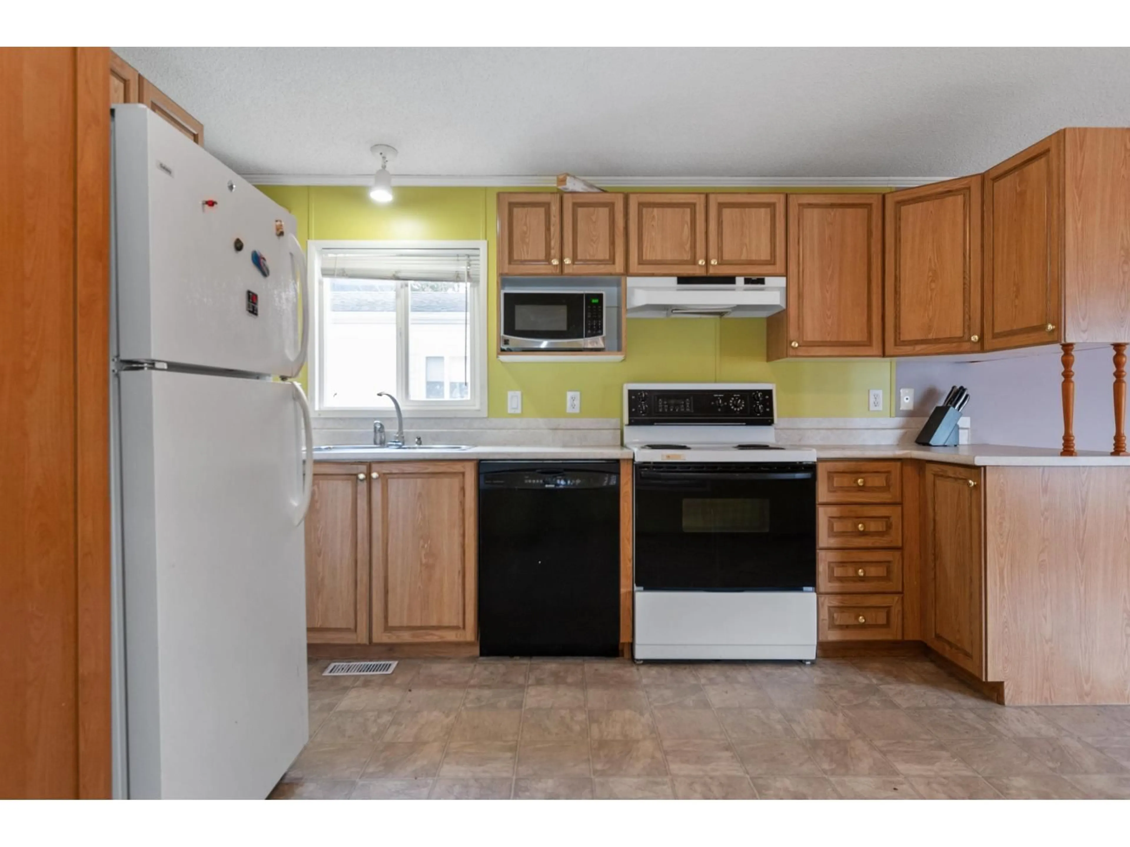 Standard kitchen, unknown for 21 - 62790 FLOOD HOPE ROAD, Hope British Columbia V0X1L2